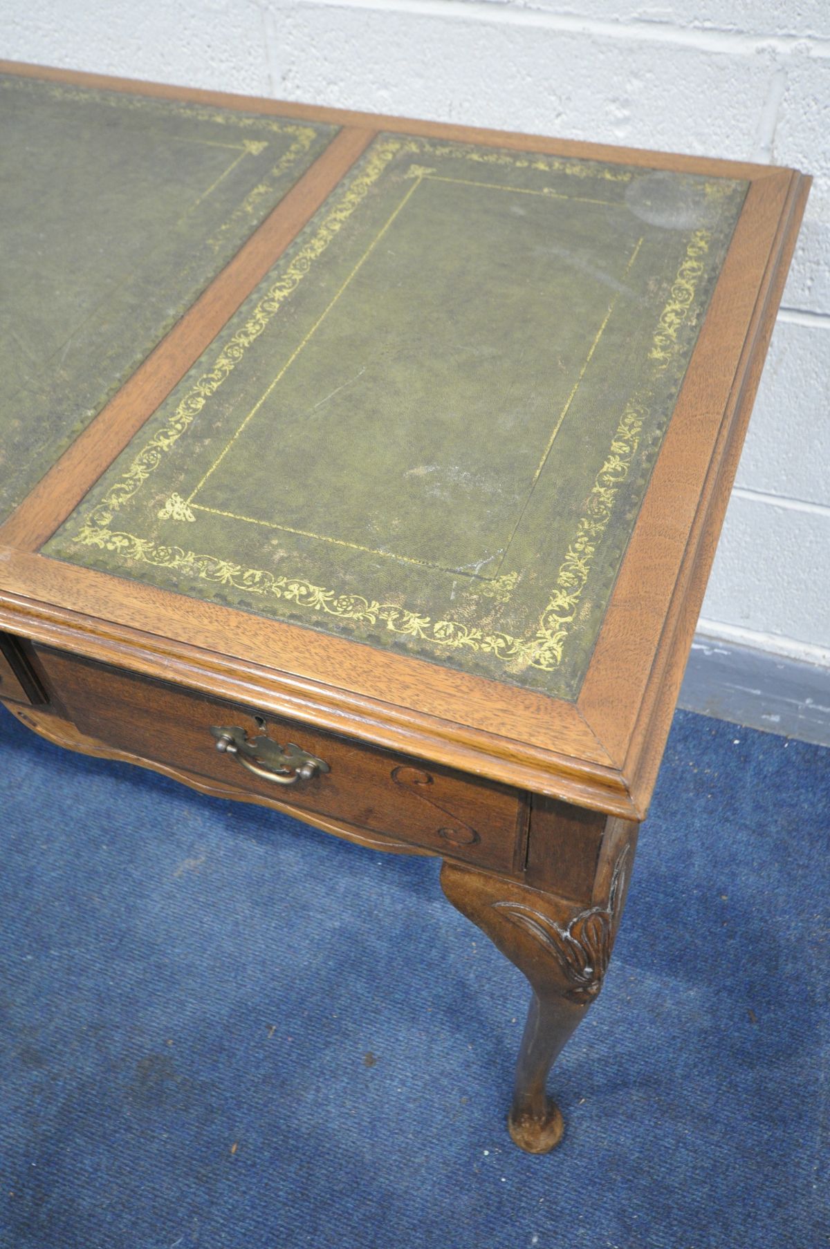 A REPRODUCTION VICTORIAN STYLE WRITING TABLE, with a triple gilt tooled and green leather inlay - Image 4 of 4