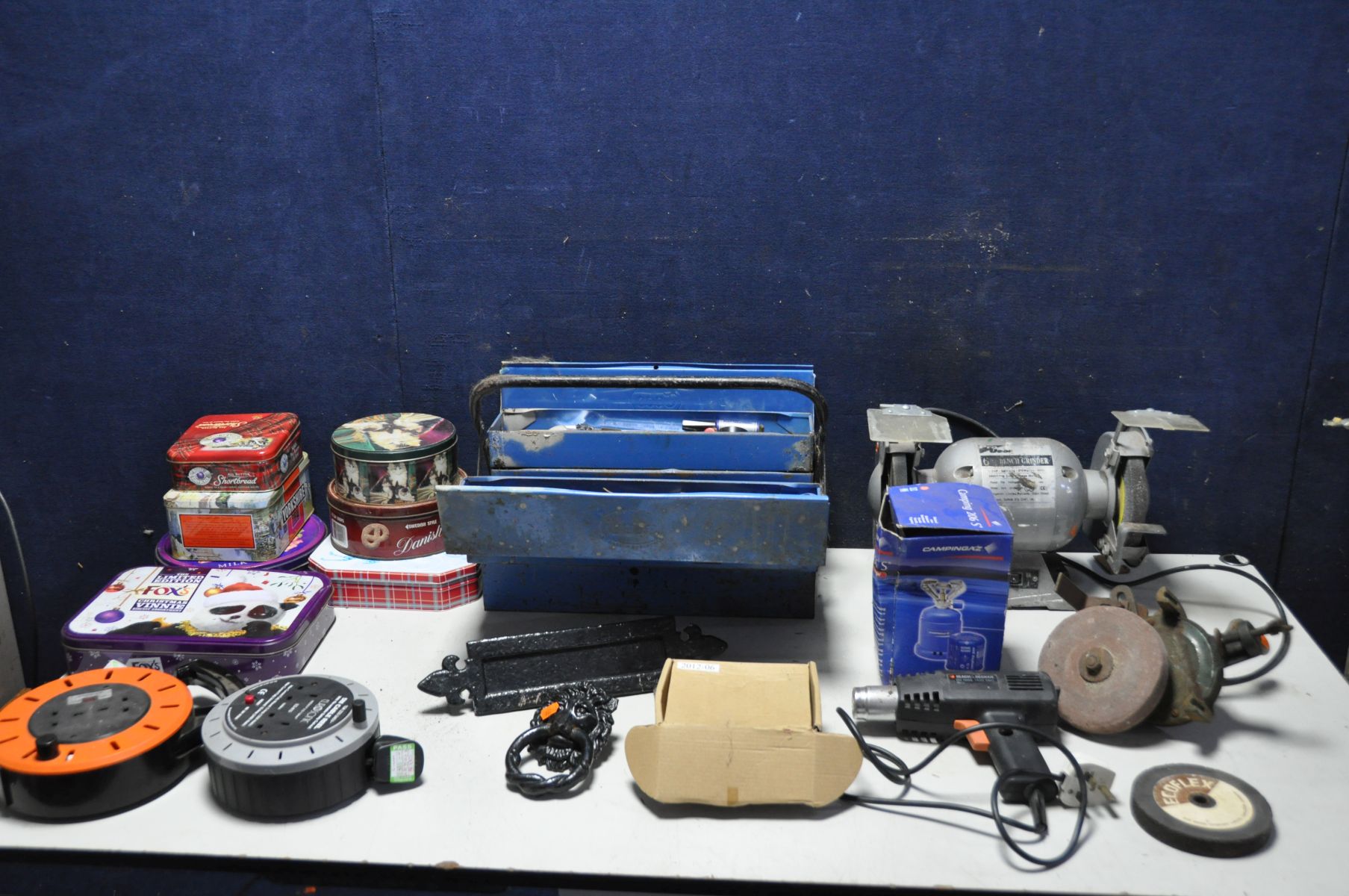 A SELECTION OF VARIOUS TOOLS AND ELECTRICAL ITEMS to include a toolbox containing tools, seven