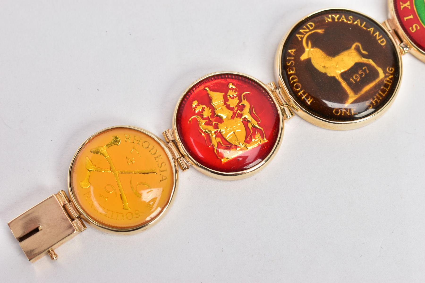 A RHODESIAN SOVEREIGN BRACELET, encasing two sixpence coins one from King George VI and one from - Image 2 of 9