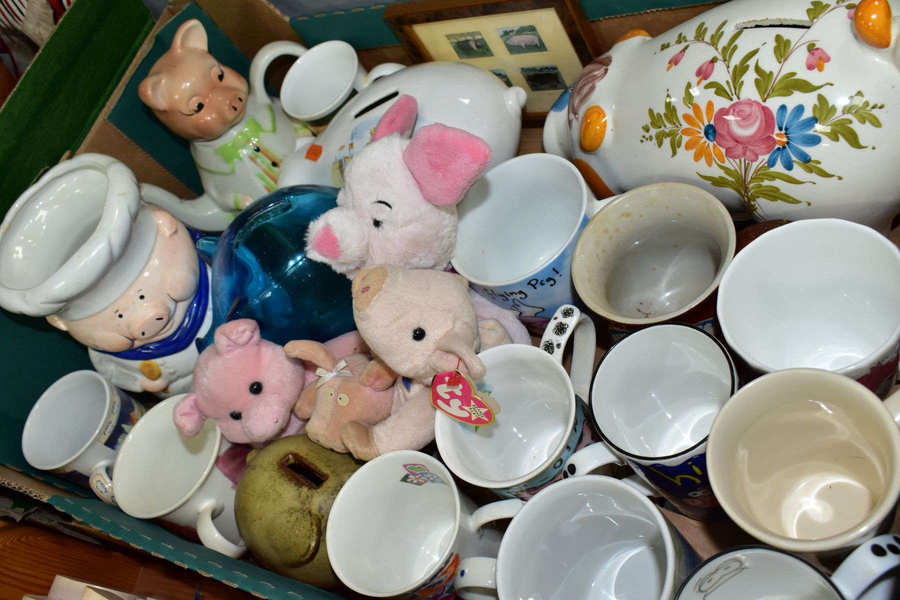 TWO BOXES OF PIG ORNAMENTS, MUGS, PIGGY BANKS ETC, to include more than ninety items, glass, - Image 5 of 5