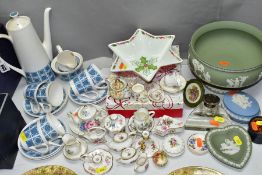 A FIFTEEN PIECE ROYAL TUSCAN CHARADE COFFEE SET AND ASSORTED CERAMIC GIFTWARES ETC, to include Royal