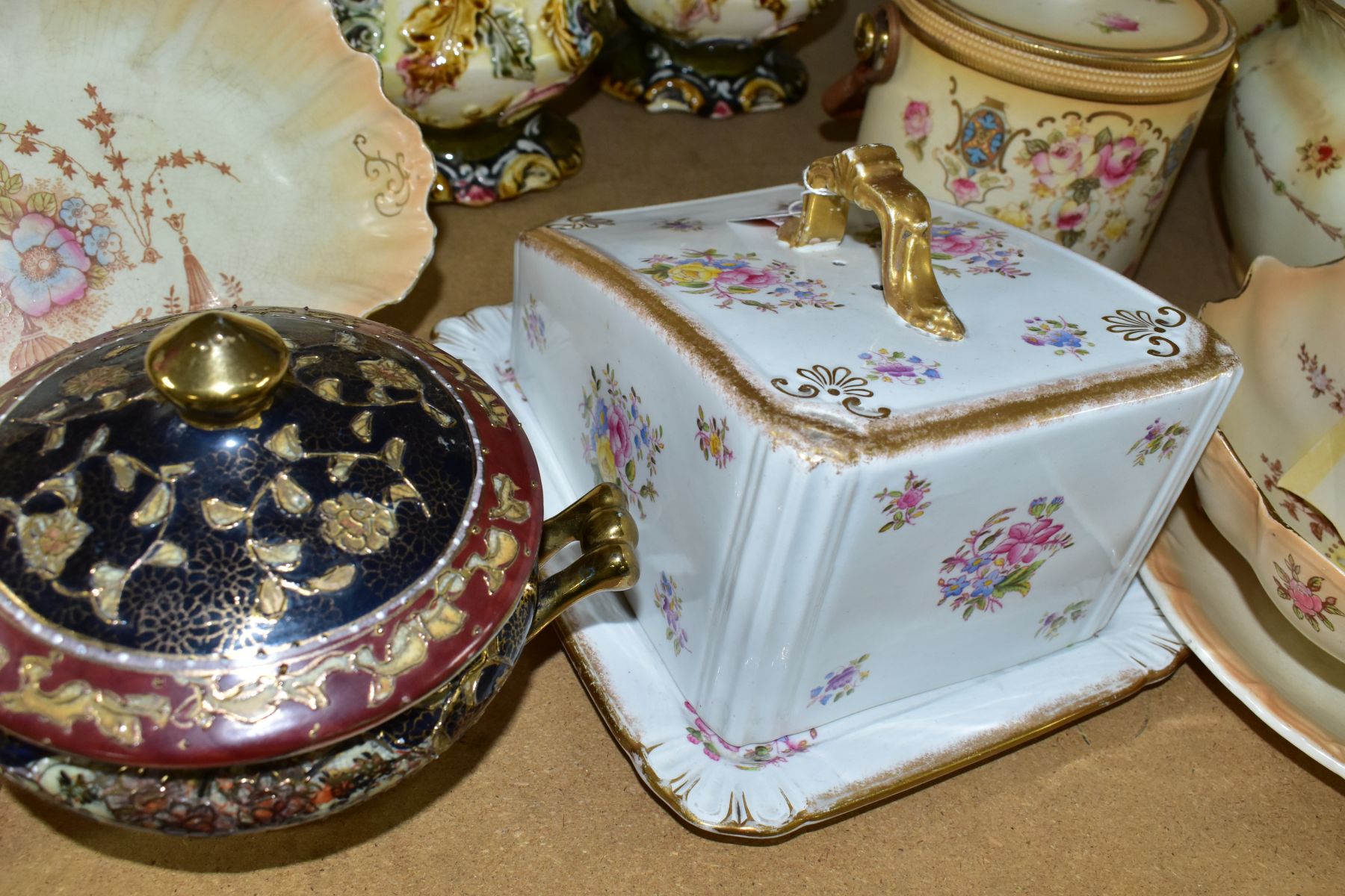 LATE 19TH / EARLY 20TH CENTURY CERAMICS ETC, comprising a pair of blue and gilt rimmed plates, - Image 9 of 12