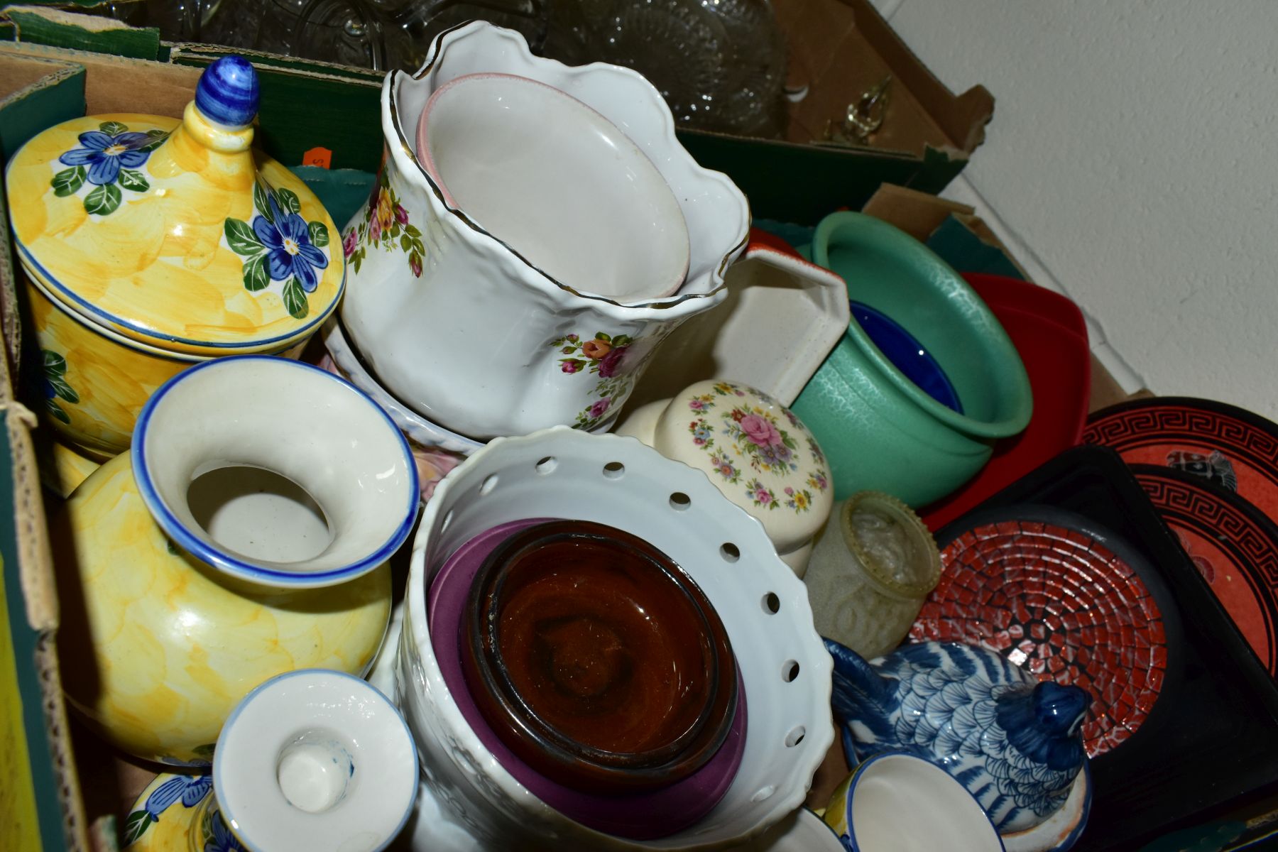 SIX BOXES AND LOOSE CERAMICS AND GLASS WARES, to include ten Lilliput Lane cottages (sd), ceramic - Image 9 of 14