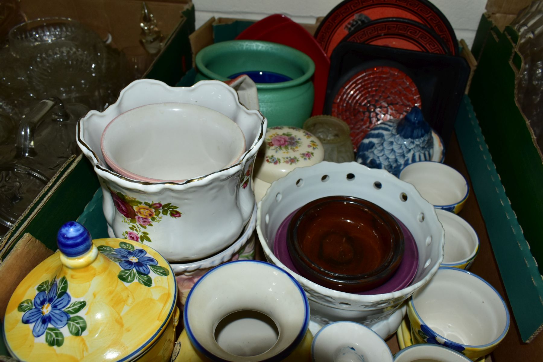 SIX BOXES AND LOOSE CERAMICS AND GLASS WARES, to include ten Lilliput Lane cottages (sd), ceramic - Image 10 of 14