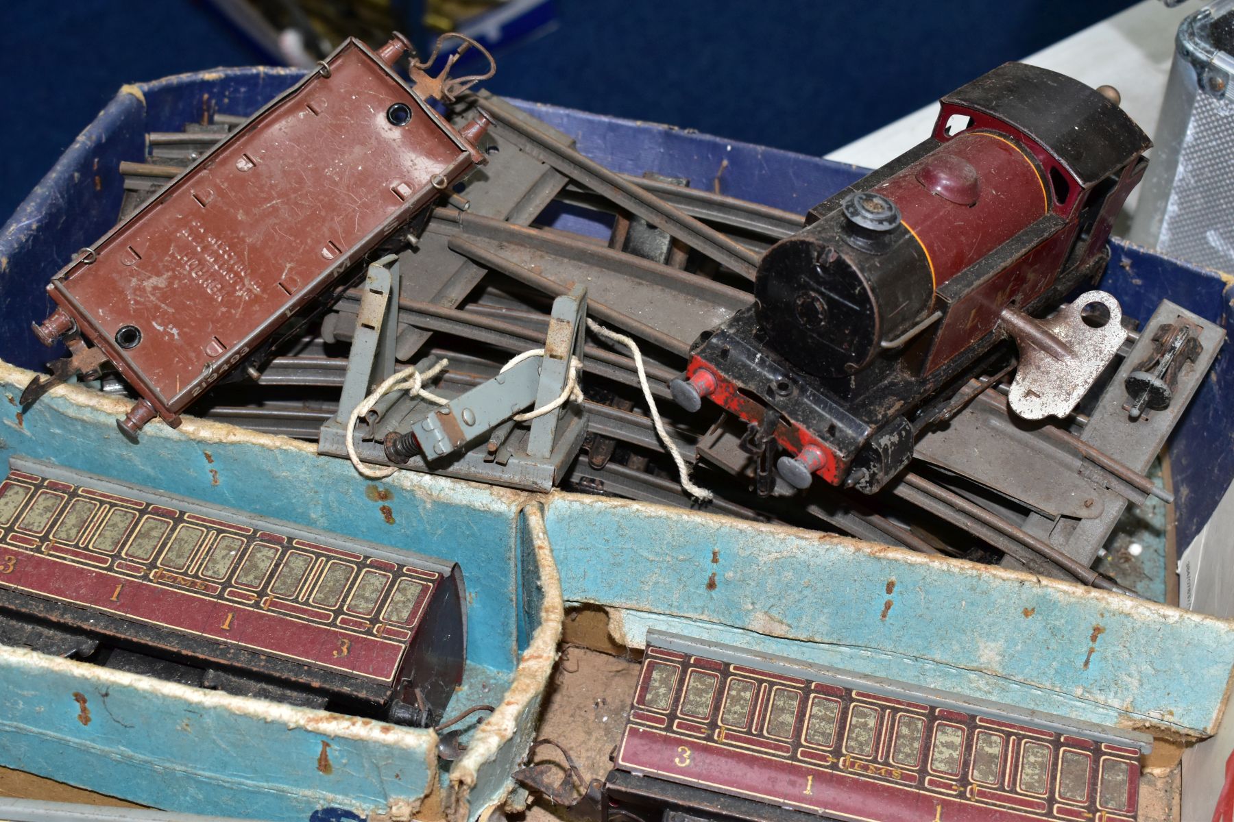 A PART BOXED HORNBY 0 GAUGE CLOCKWORK LMS NO 101 TANK PASSENGER SET, comprising 0-4-0 tank - Image 5 of 6