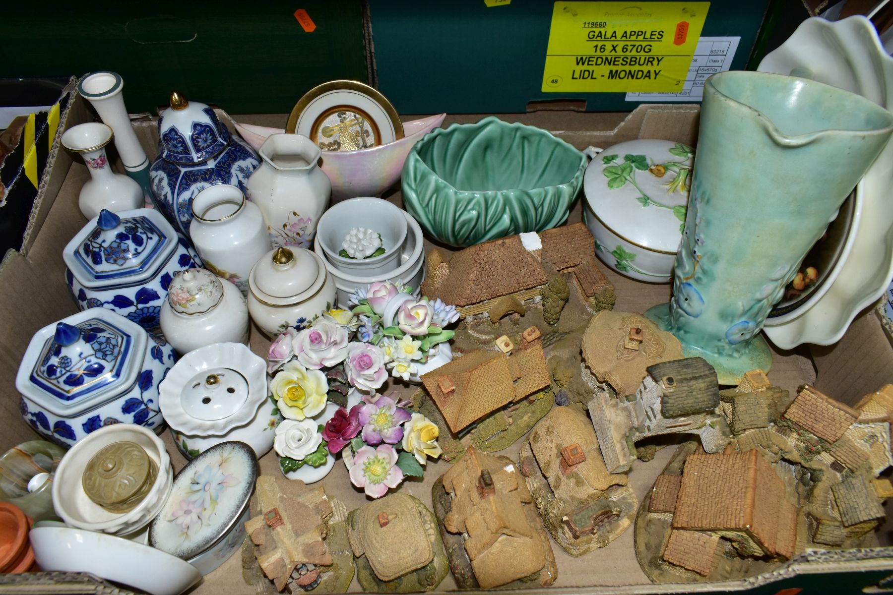 SIX BOXES AND LOOSE CERAMICS AND GLASS WARES, to include ten Lilliput Lane cottages (sd), ceramic - Image 2 of 14