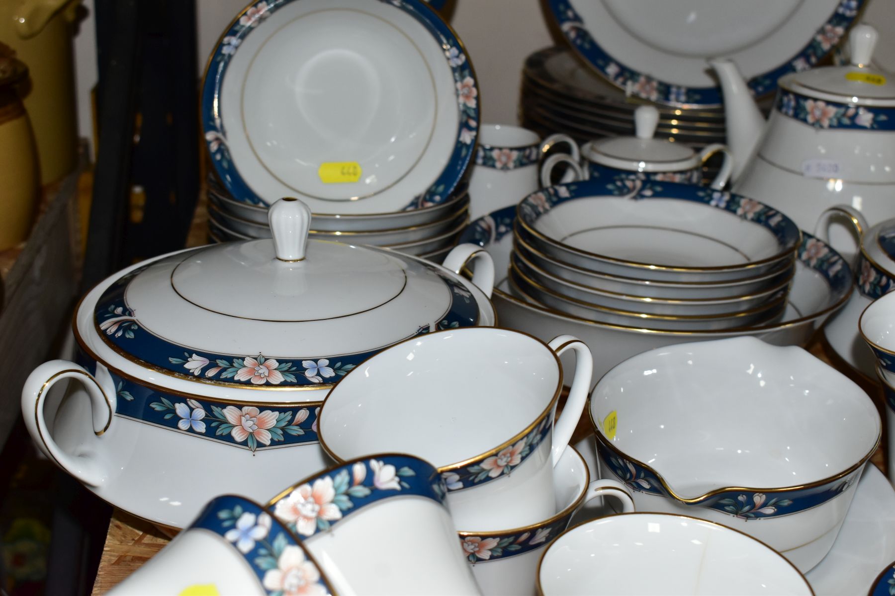 A SEVENTY FOUR PIECE LEGENDARY BY NORITAKE 'PRESCOTT' 3880 DINNER SERVICE, comprising two tureens, - Image 4 of 7