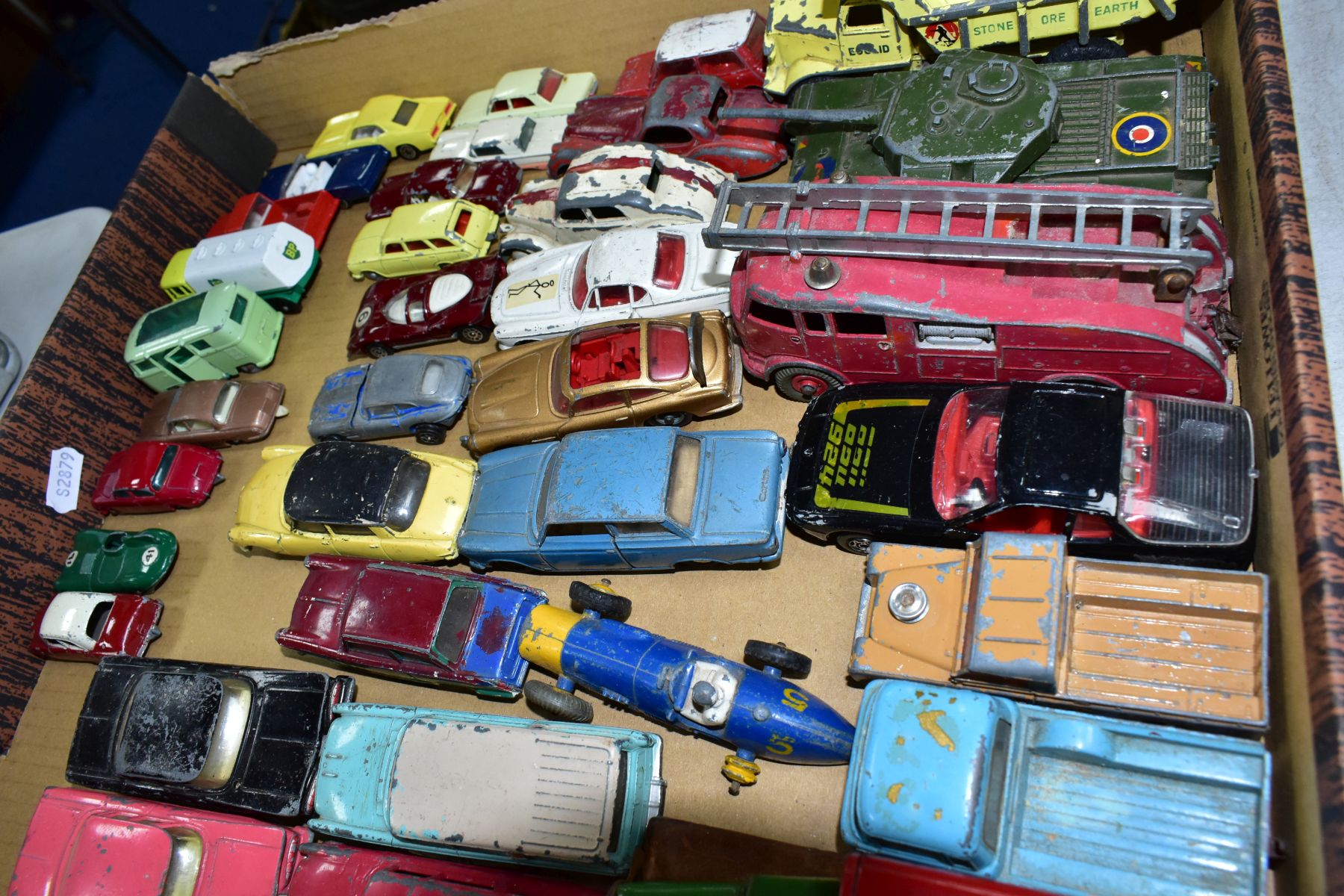 A QUANTITY OF UNBOXED AND ASSORTED PLAYWORN DIECAST VEHICLES, to include Corgi Toys The Saint's - Image 3 of 5