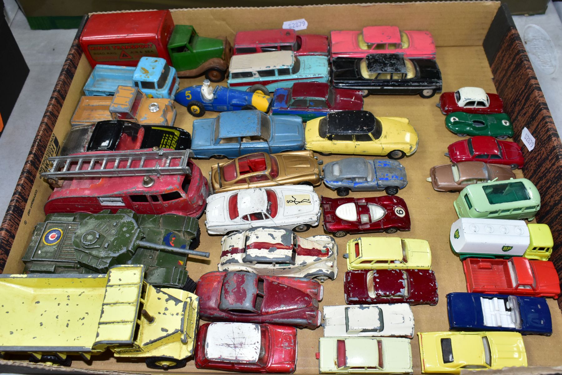 A QUANTITY OF UNBOXED AND ASSORTED PLAYWORN DIECAST VEHICLES, to include Corgi Toys The Saint's - Image 4 of 5