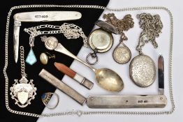 A SELECTION OF SILVER AND WHITE METAL ITEMS, to include a silver oval locket, engraved floral design