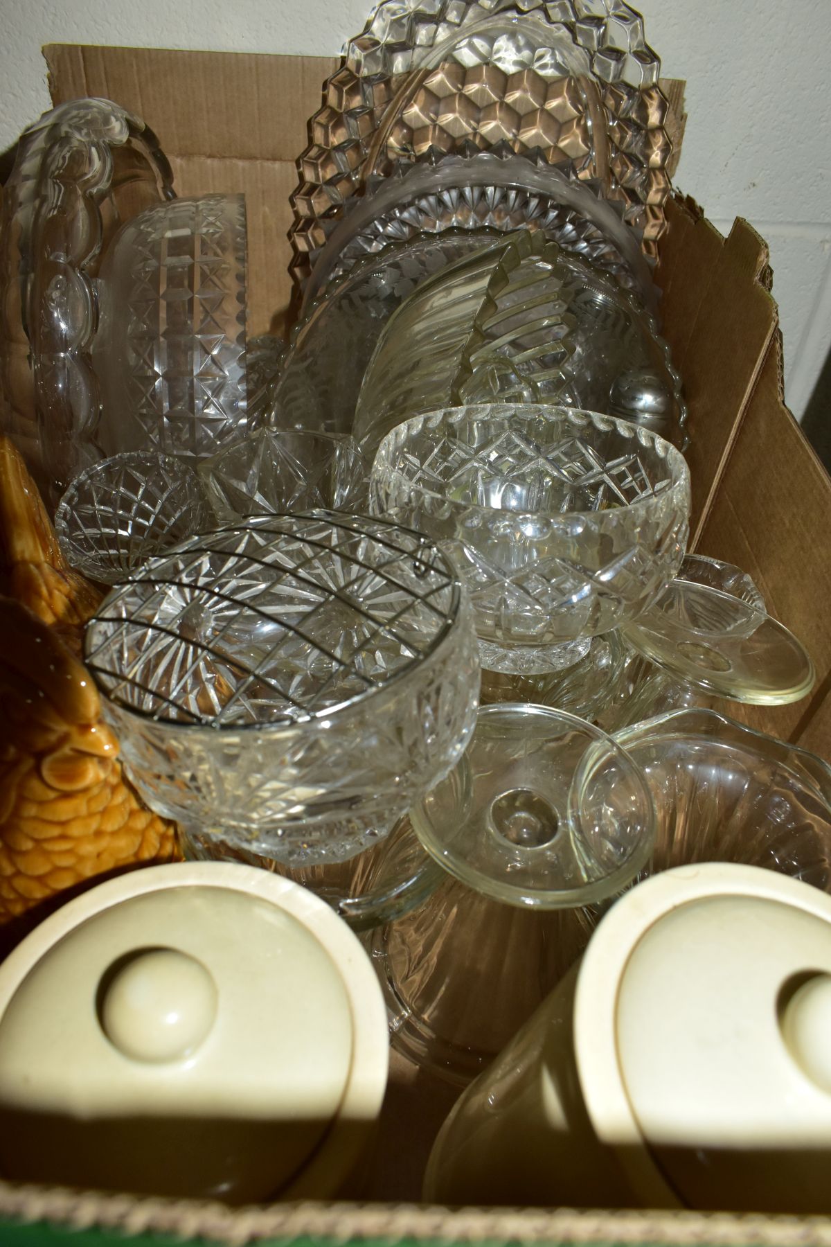SIX BOXES AND LOOSE CERAMICS AND GLASS WARES, to include ten Lilliput Lane cottages (sd), ceramic - Image 11 of 14