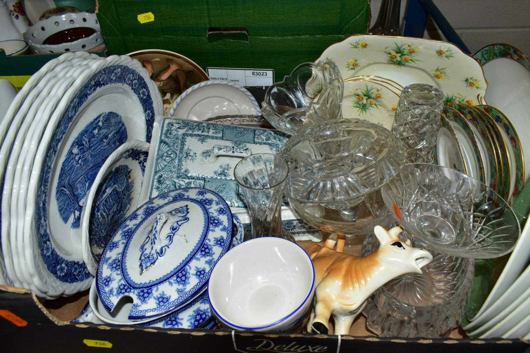 SIX BOXES AND LOOSE CERAMICS AND GLASS WARES, to include ten Lilliput Lane cottages (sd), ceramic - Image 6 of 14