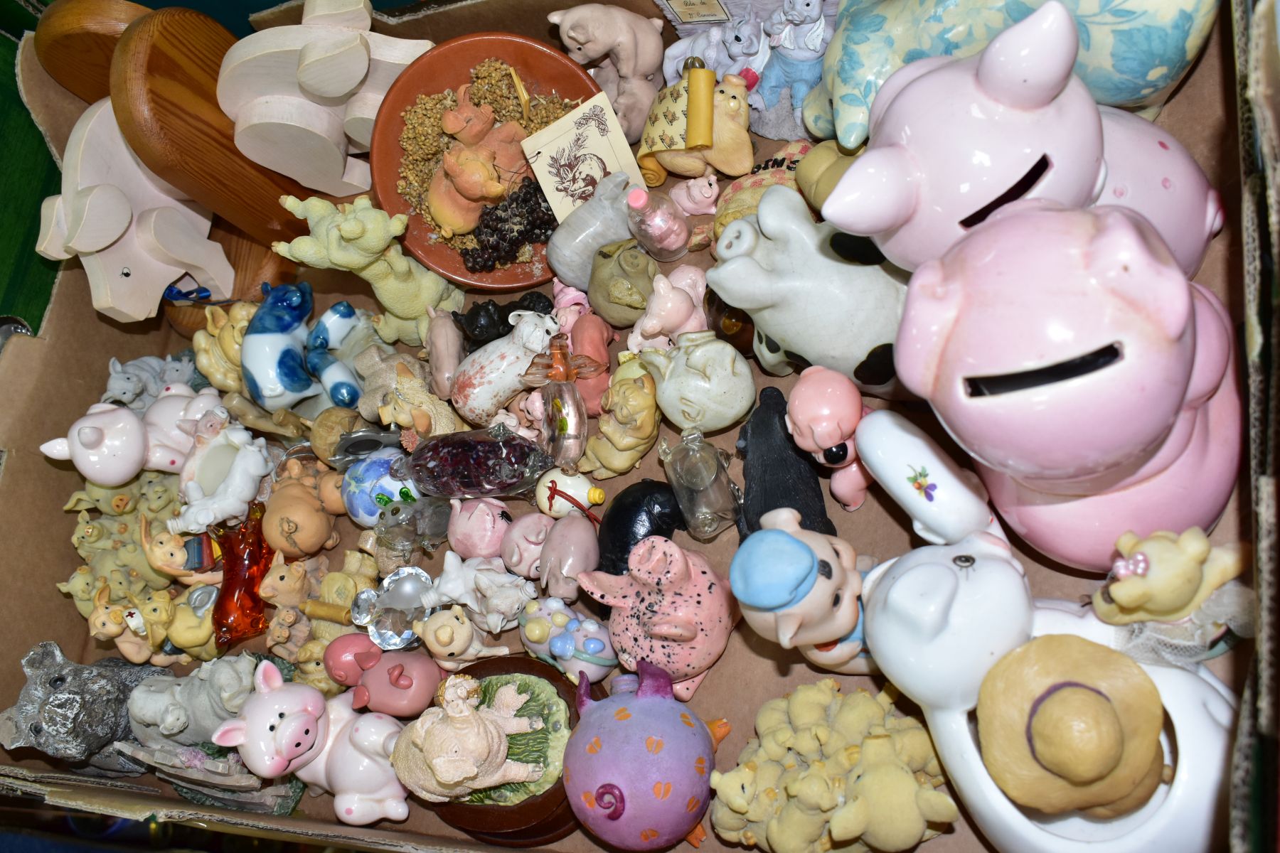 TWO BOXES OF PIG ORNAMENTS, MUGS, PIGGY BANKS ETC, to include more than ninety items, glass, - Image 3 of 5