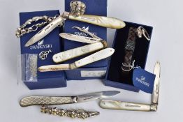 SILVER AND MOTHER OF PEARL FRUIT KNIVES AND A SELECTION OF JEWELLERY, five mother of pearl handled