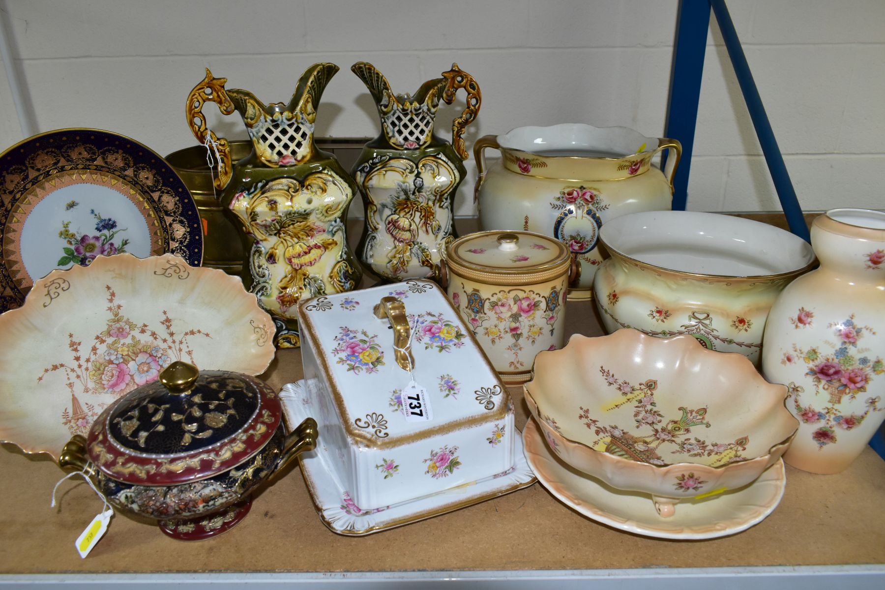 LATE 19TH / EARLY 20TH CENTURY CERAMICS ETC, comprising a pair of blue and gilt rimmed plates,