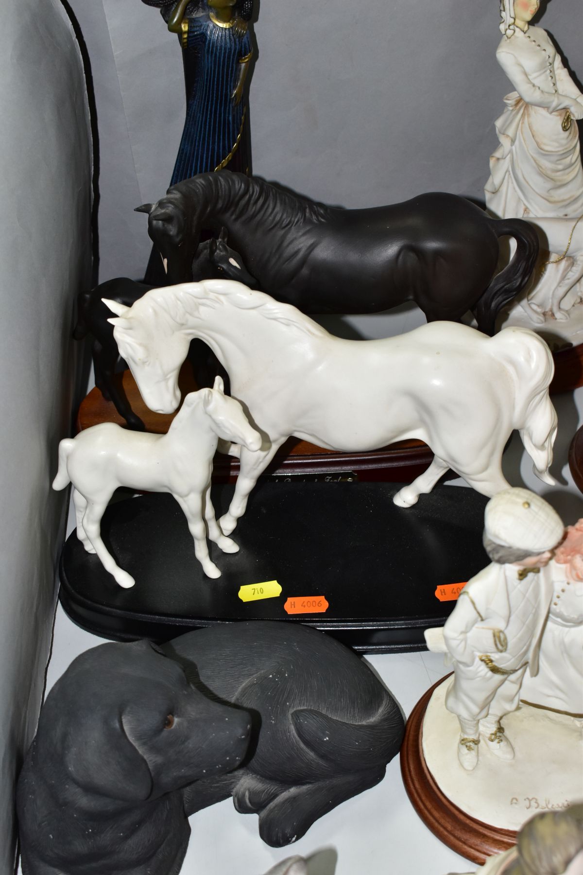 NINETEEN CERAMIC AND RESIN SCULPTURES ETC, to include Royal Doulton 'Black Beauty and Foal' and ' - Image 6 of 13