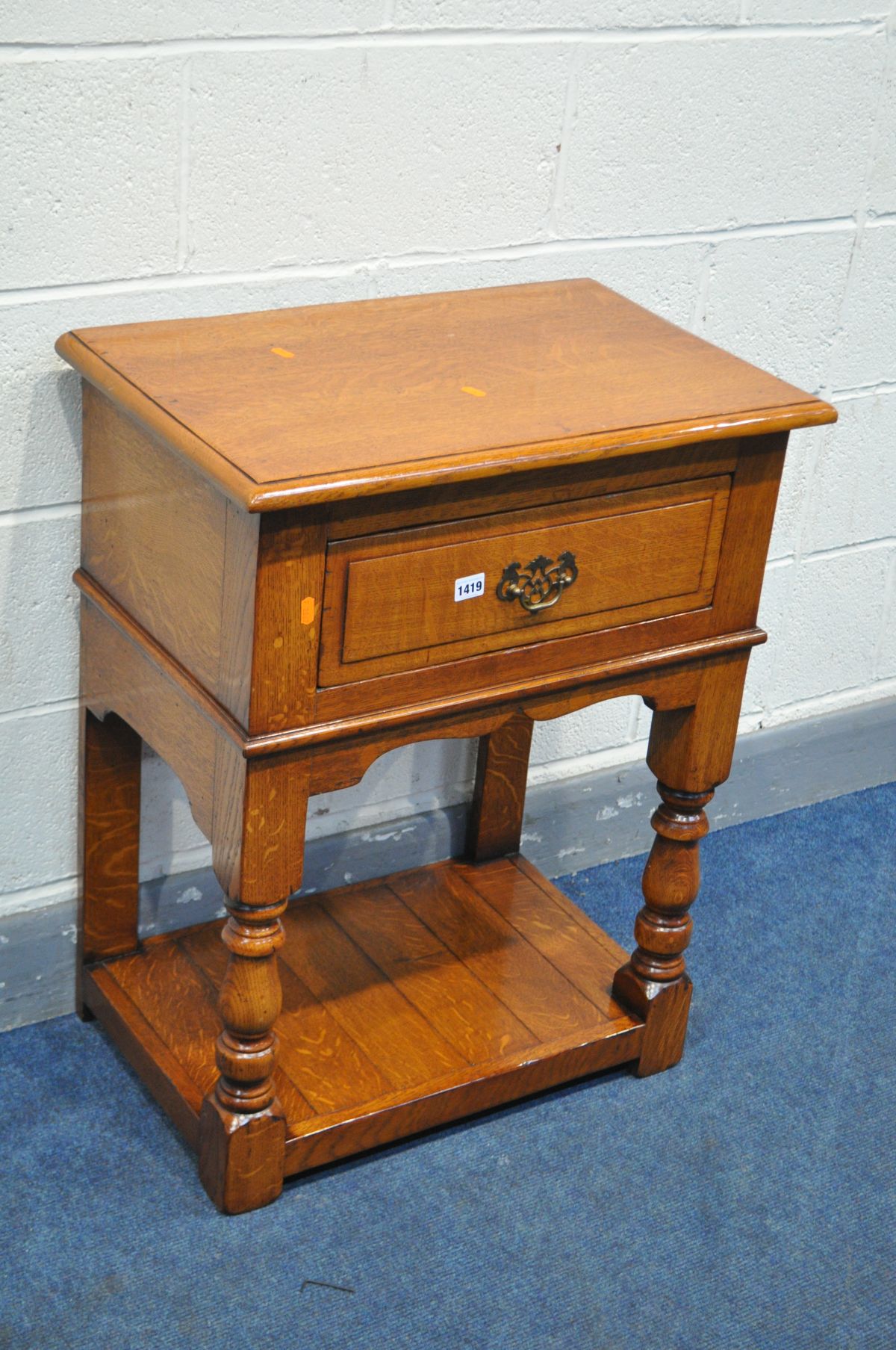 A REPRODUCTION OAK SIDE TABLE, with a single drawer, width 64cm x depth 41cm x height 81cm - Image 2 of 2