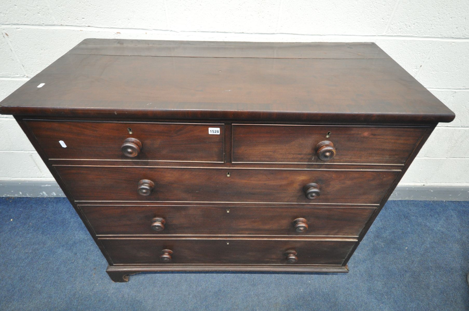 A GEORGIAN MAHOGANY CHEST OF TWO SHORT OVER THREE LONG DRAWERS, with circular handles, on bracket - Image 2 of 5