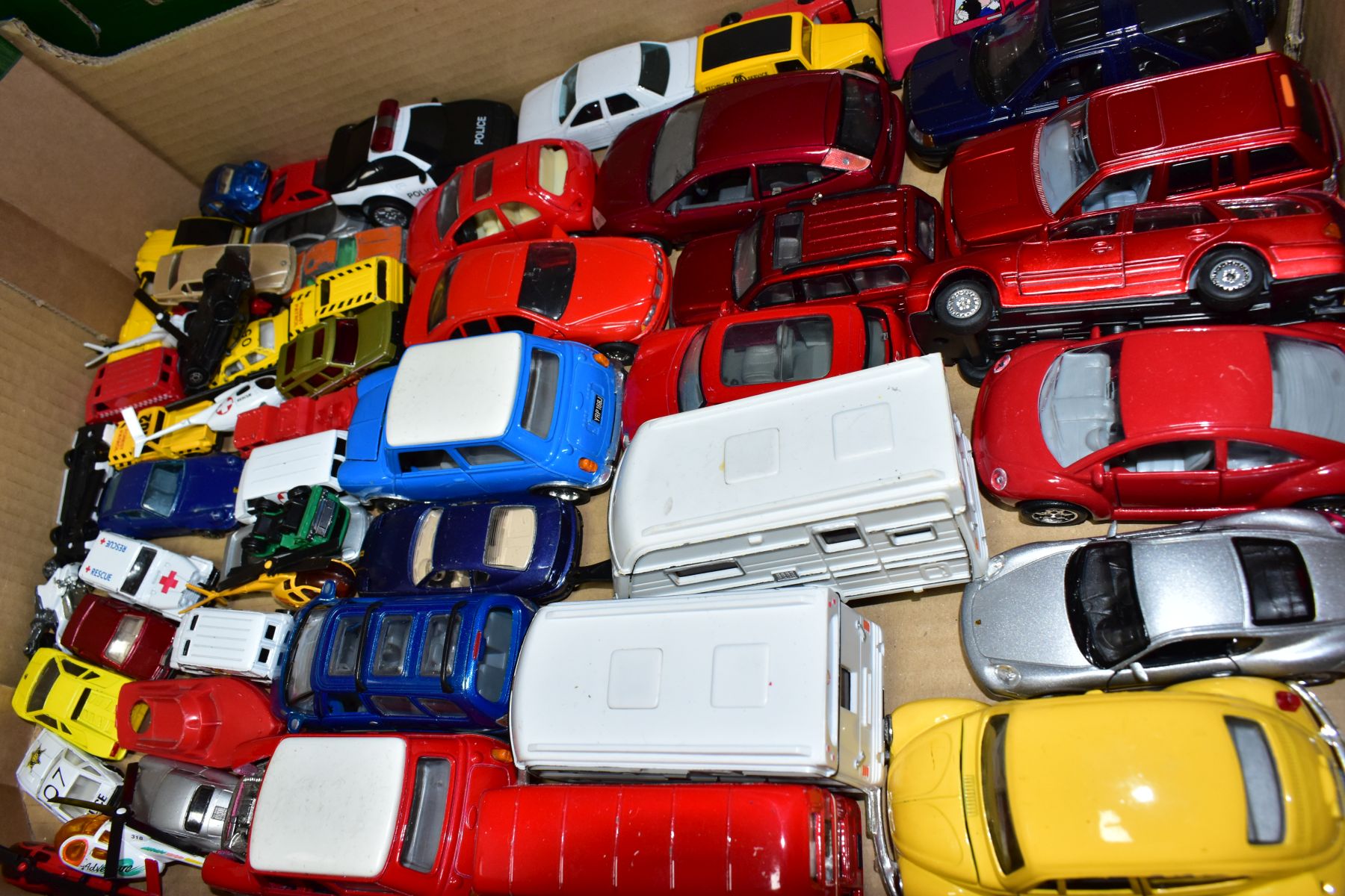 THREE BOXES OF TOYS AND CERAMICS ETC, to include a quantity of unboxed and assorted modern diecast - Image 4 of 9