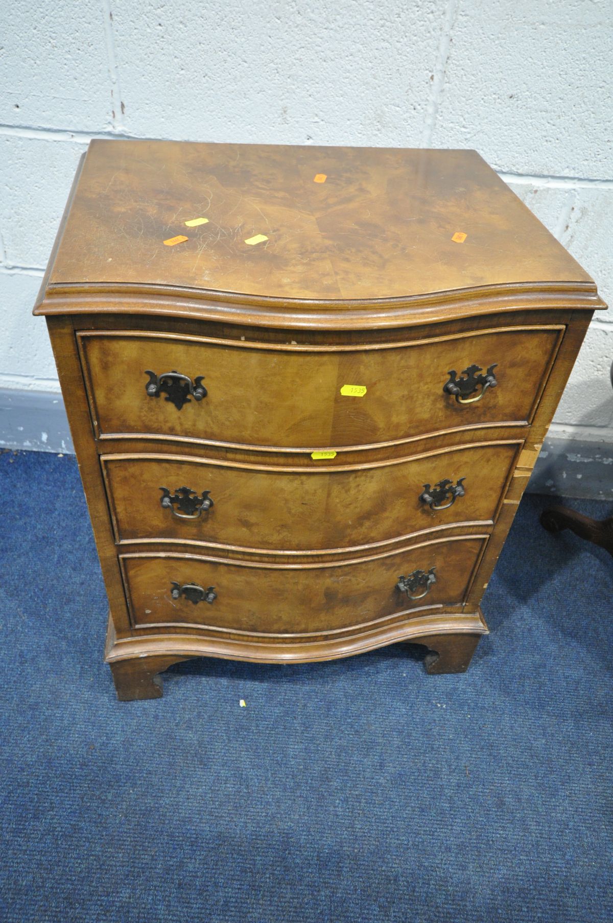 A REPRODUCTION BURR WALNUT SERPENTINE CHEST OF THREE DRAWERS, on bracket feet, width 54cm x depth - Image 3 of 4