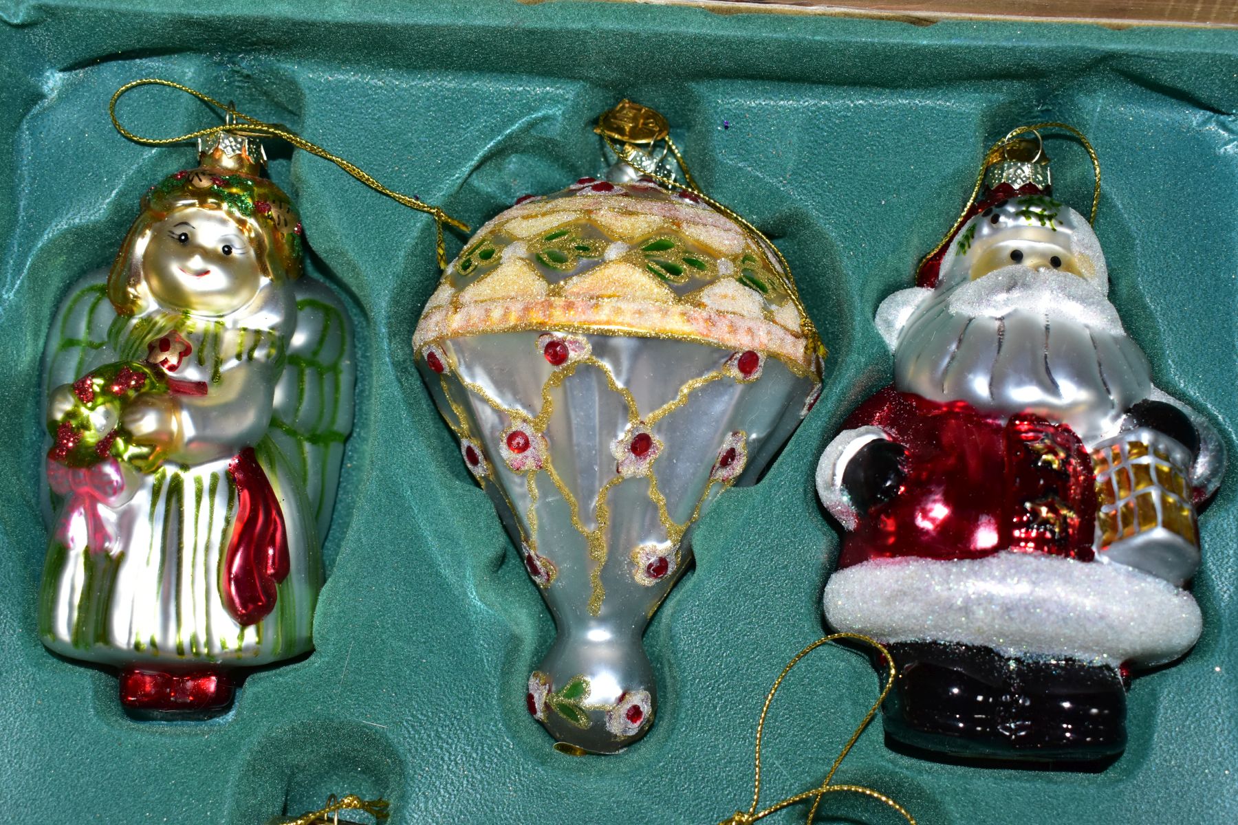 TWO BOXED SETS AND LOOSE THOMAS PACCONI BLOWN GLASS CHRISTMAS ORNAMENTS, comprising two free - Image 6 of 19