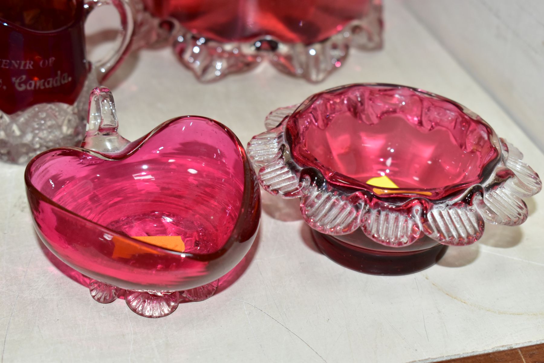 EIGHTEEN PIECES OF CRANBERRY GLASS, to include some late Victorian/Edwardian and later pieces, two - Image 8 of 17