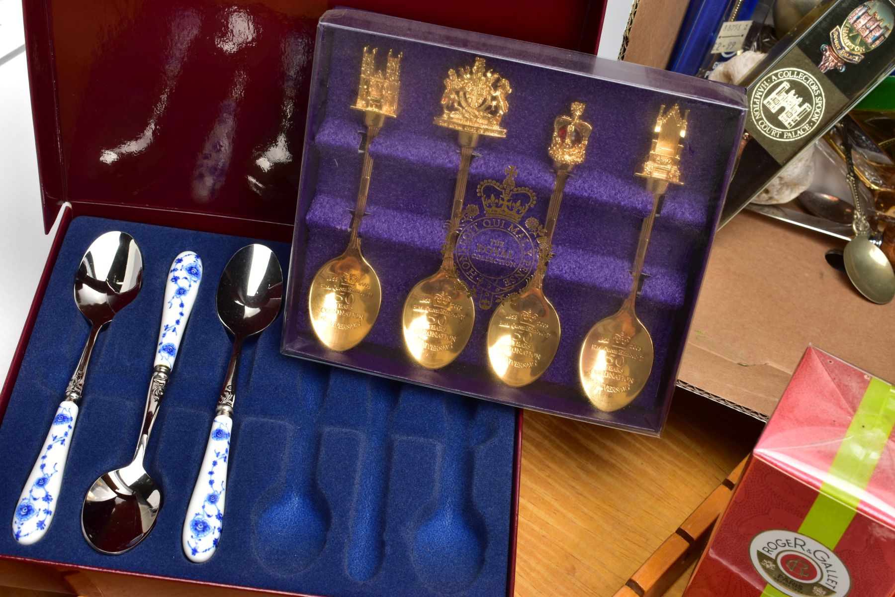 A BOX OF ASSORTED CUTLERY, to include a cased set of seven nickle silver shell shaped dessert - Image 4 of 6