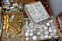 THREE BOXES AND LOOSE CHRISTMAS DECORATIONS, to include two boxed Christmas ornament sets (red/