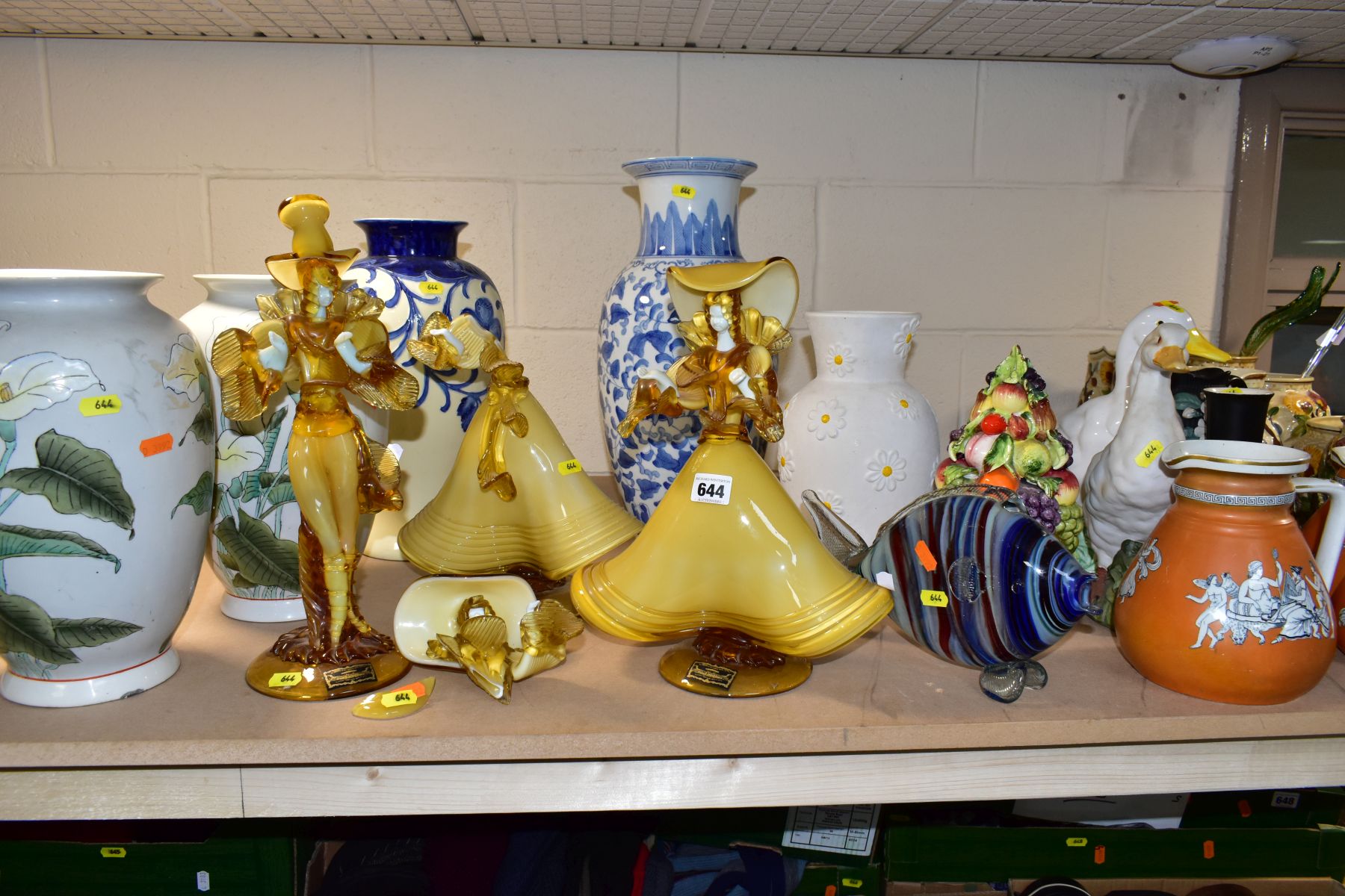 A QUANTITY OF DECORATIVE CERAMICS AND GLASSWARE, MOSTLY MID TO LATE 20TH CENTURY, including three - Image 2 of 23