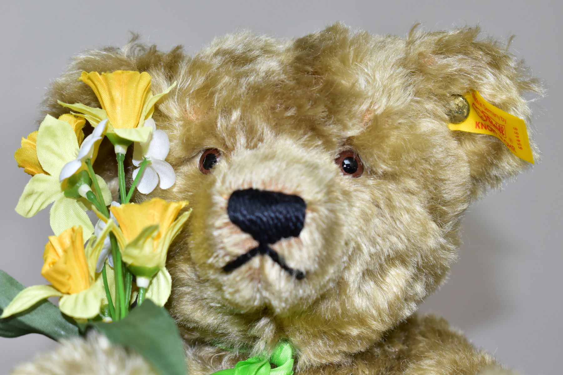 A DANBURY MINT STEIFF DYLAN TEDDY BEAR, a handmade blonde bear from the Steiff Four Seasons Bears - Image 2 of 4