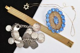 A SELECTION OF JEWELLERY, to include a yellow metal Star of David and chain, approximate chain