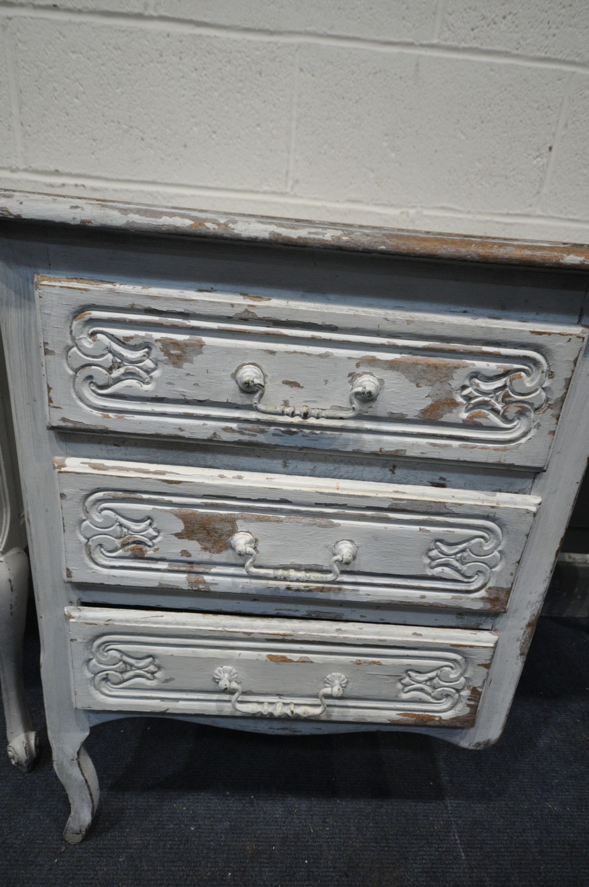 A FRENCH PAINTED DRESSING TABLE, with three drawers, width 104cm x depth 52cm x height 76cm ( - Image 3 of 3