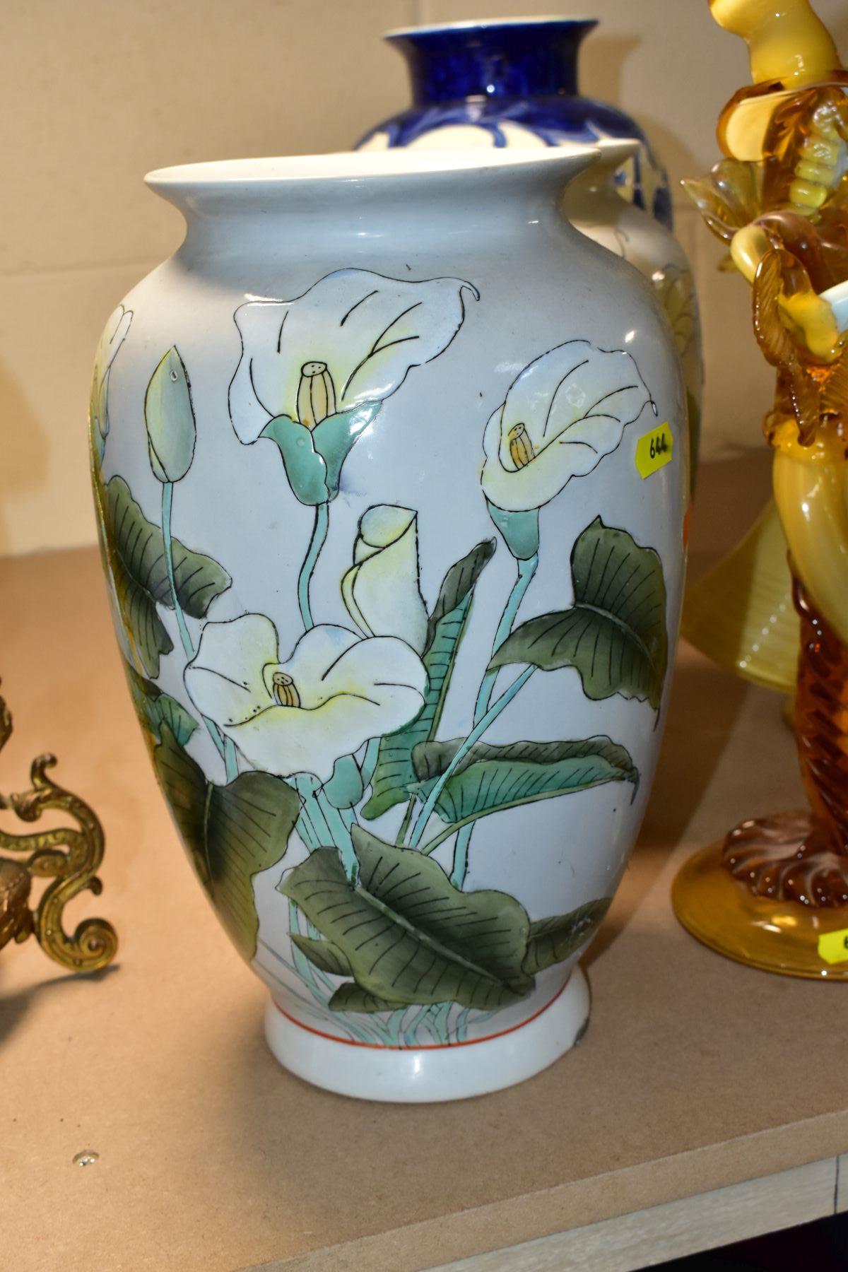 A QUANTITY OF DECORATIVE CERAMICS AND GLASSWARE, MOSTLY MID TO LATE 20TH CENTURY, including three - Image 22 of 23