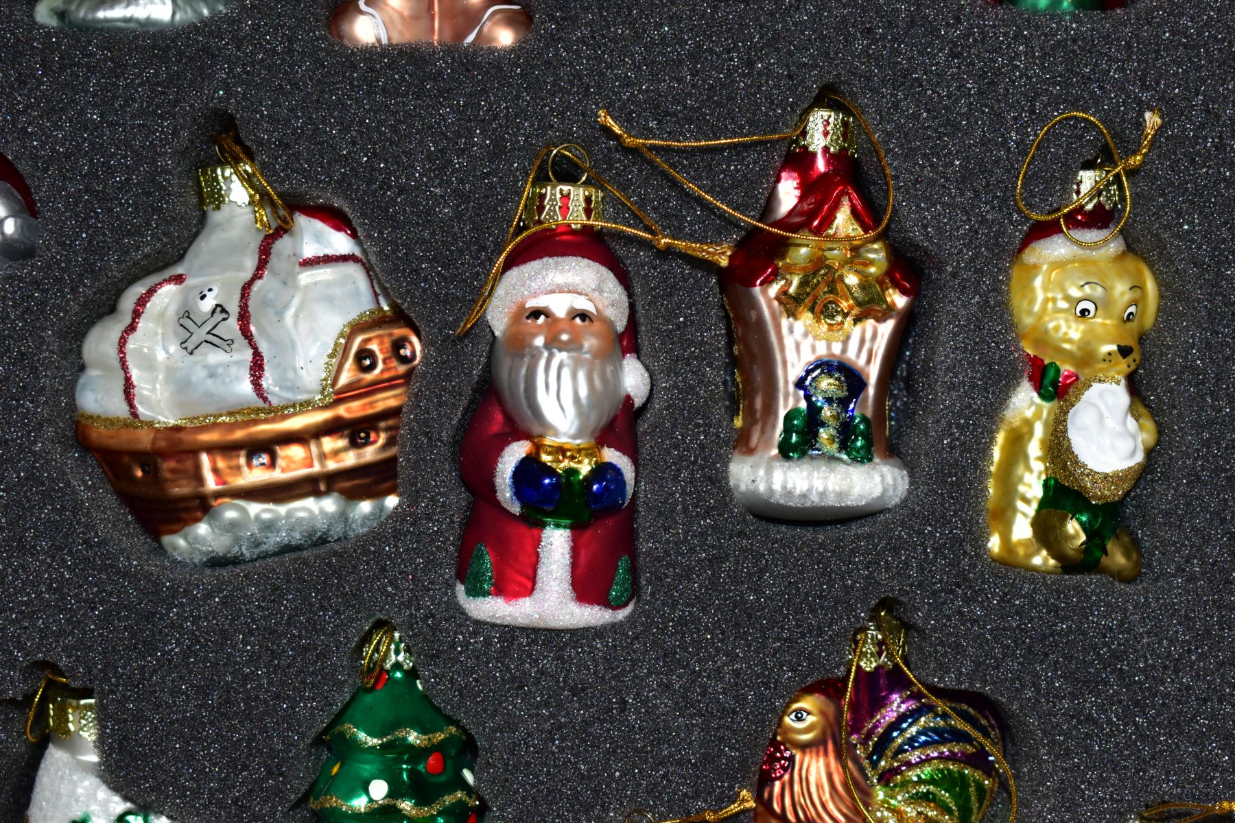 TWO BOXED SETS AND LOOSE THOMAS PACCONI BLOWN GLASS CHRISTMAS ORNAMENTS, comprising two free - Image 15 of 19