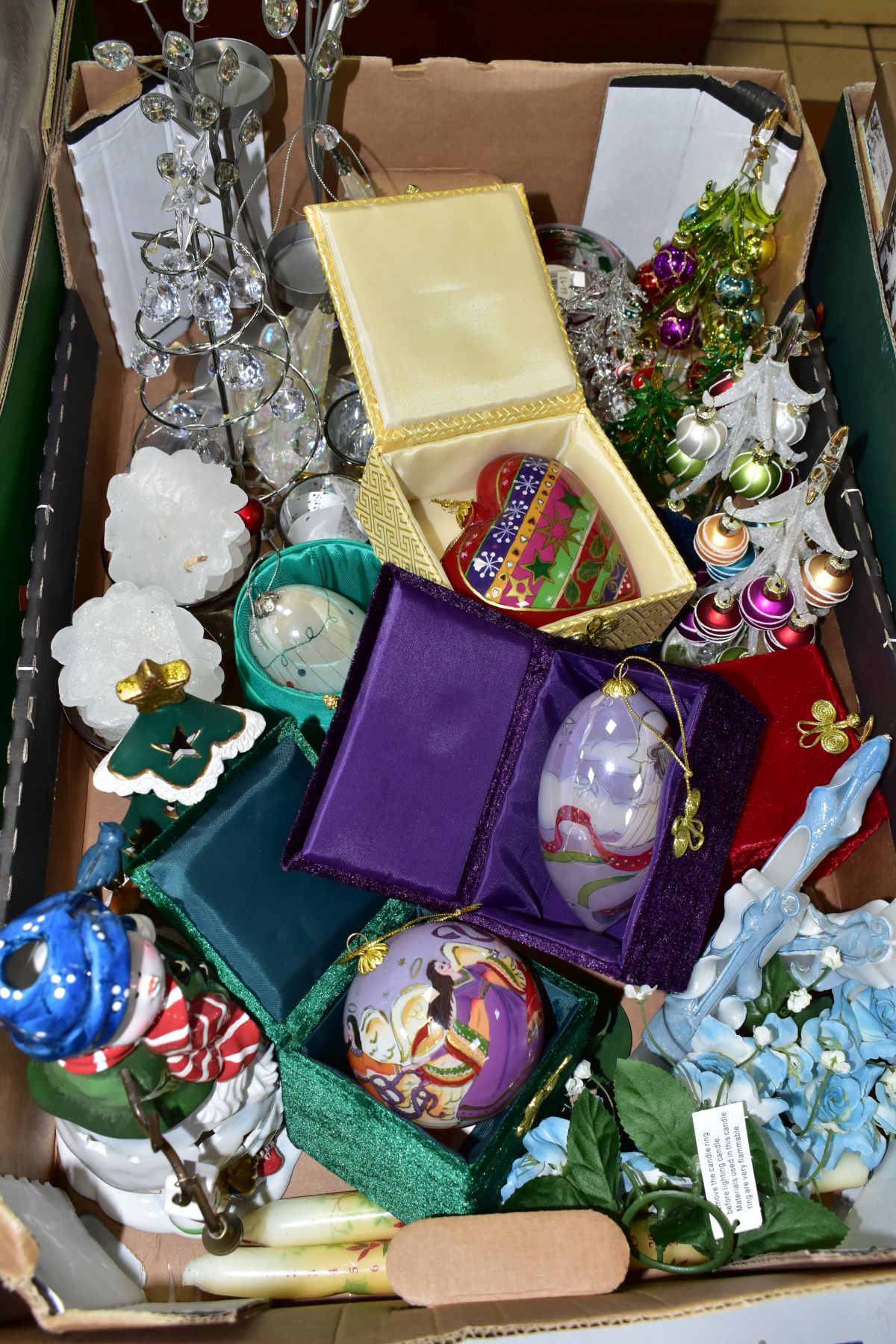 TWO BOXES OF CHRISTMAS DECORATIONS, contemporary or late 20th Century, to include glass and - Image 4 of 10