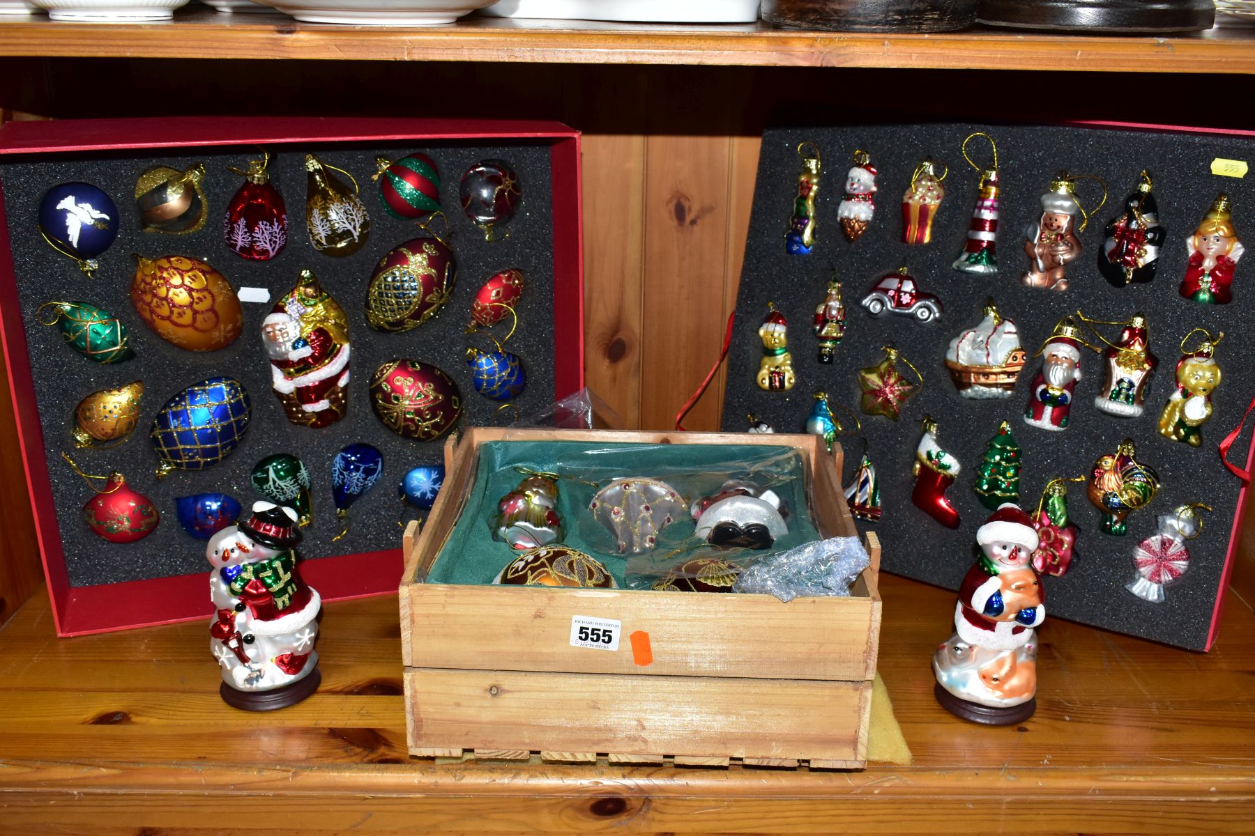 TWO BOXED SETS AND LOOSE THOMAS PACCONI BLOWN GLASS CHRISTMAS ORNAMENTS, comprising two free