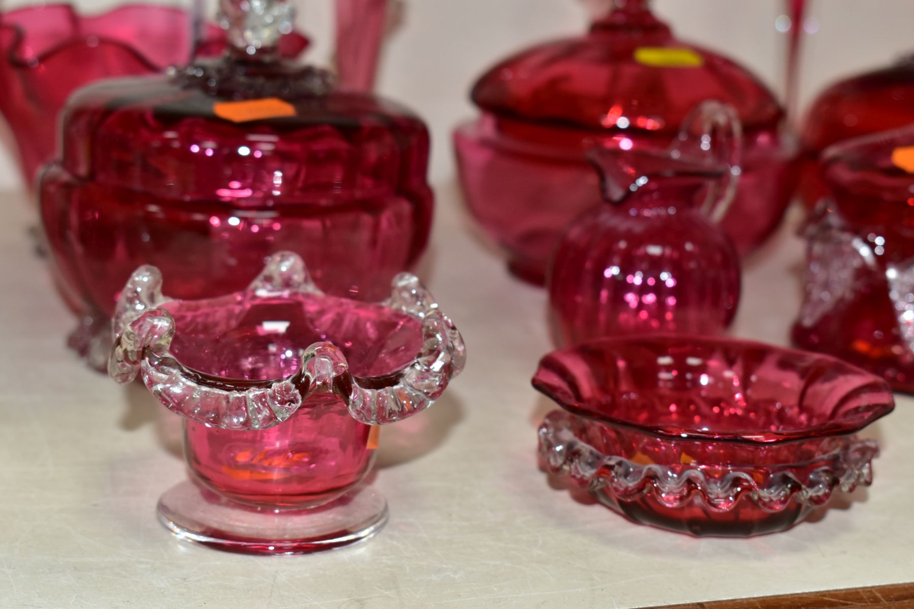 EIGHTEEN PIECES OF CRANBERRY GLASS, to include some late Victorian/Edwardian and later pieces, two - Image 10 of 17