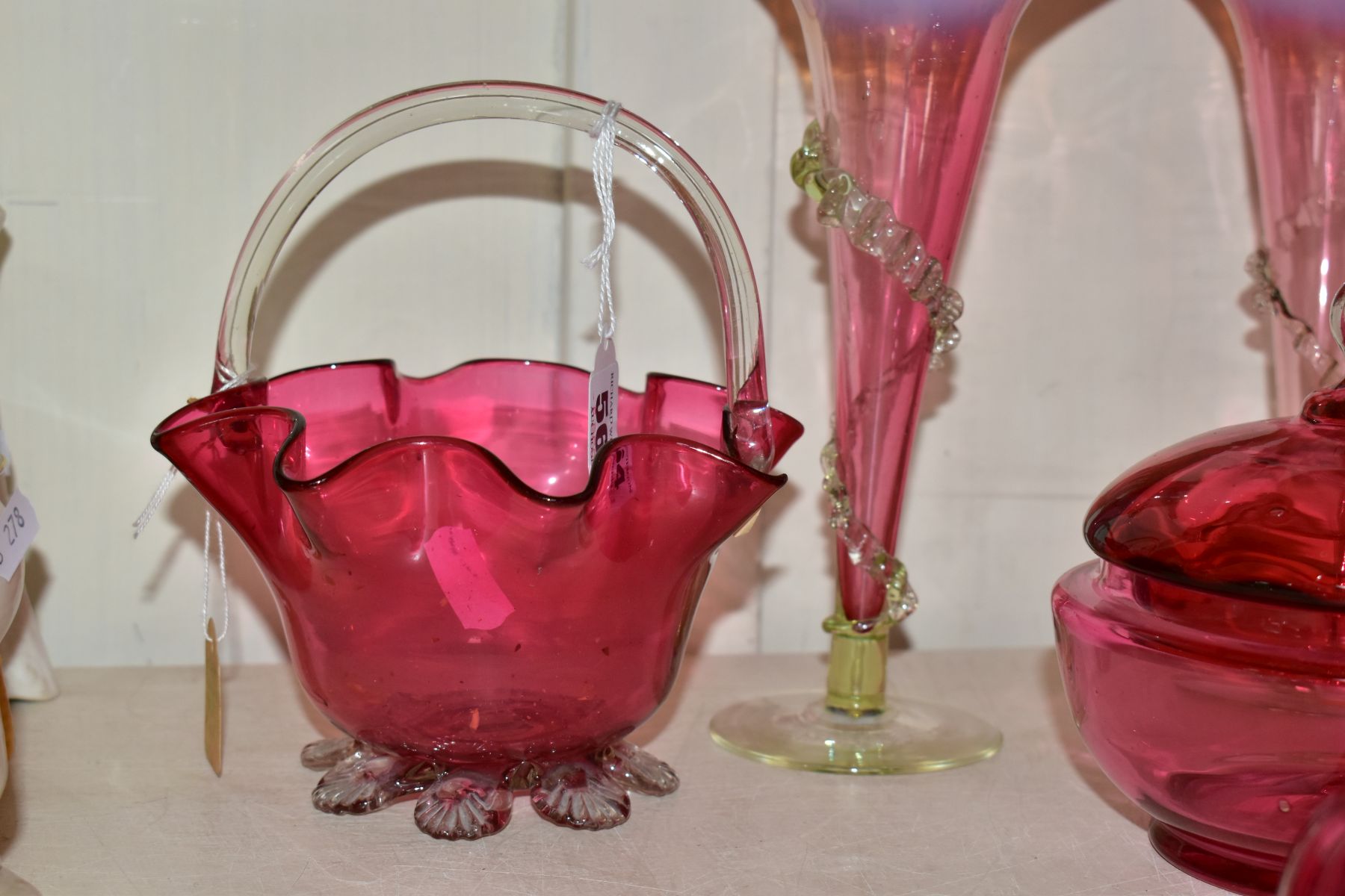 EIGHTEEN PIECES OF CRANBERRY GLASS, to include some late Victorian/Edwardian and later pieces, two - Image 15 of 17