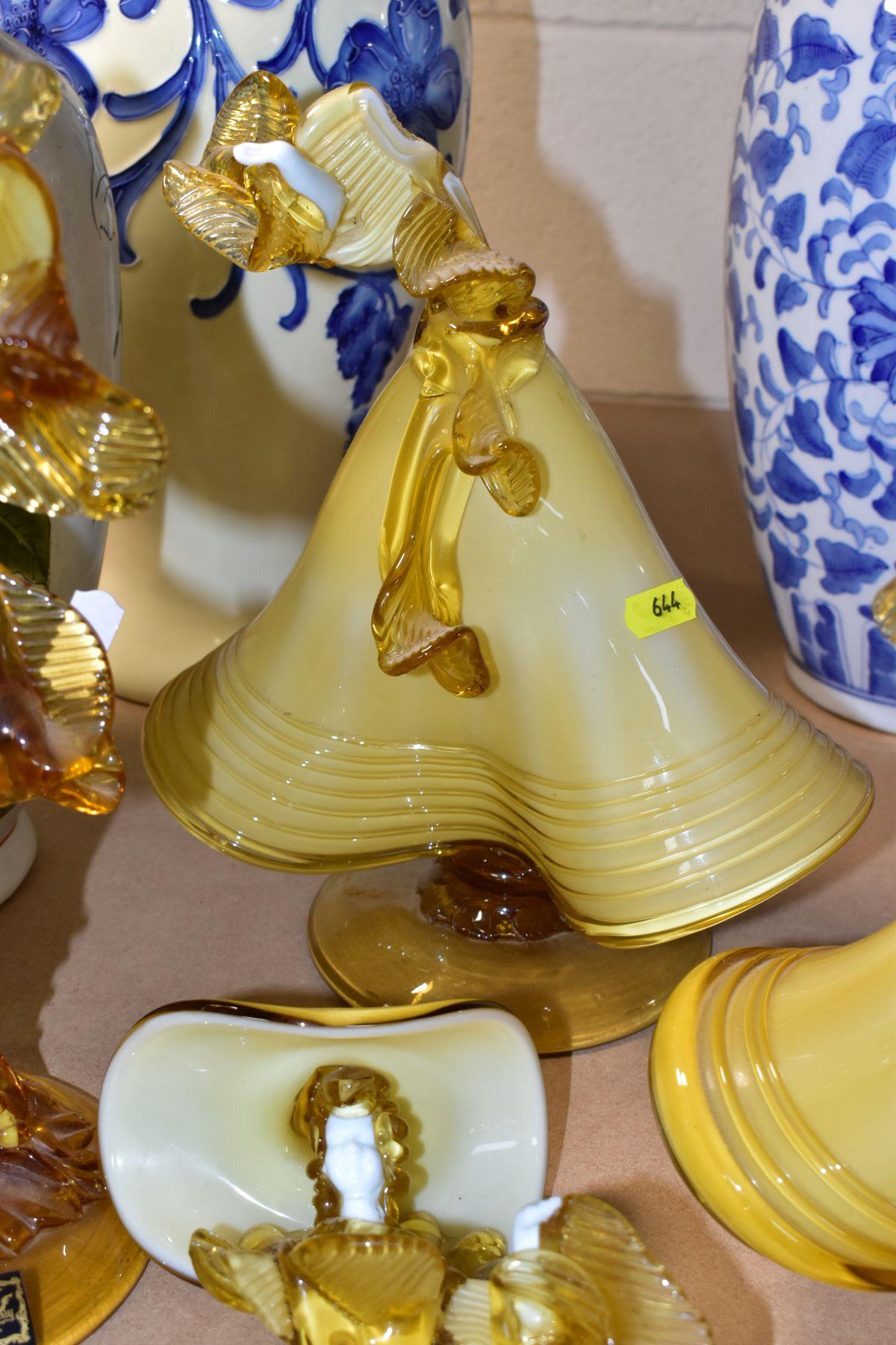 A QUANTITY OF DECORATIVE CERAMICS AND GLASSWARE, MOSTLY MID TO LATE 20TH CENTURY, including three - Image 4 of 23