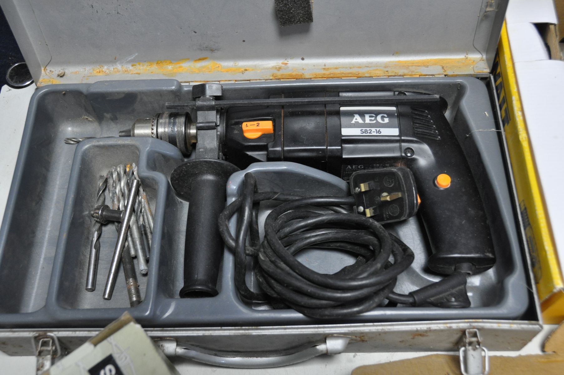 A SELECTION OF HAND TOOLS AND ELECTRICAL TOOLS to include, AEG SB2-16 hammer drill, Black and Decker - Image 3 of 6