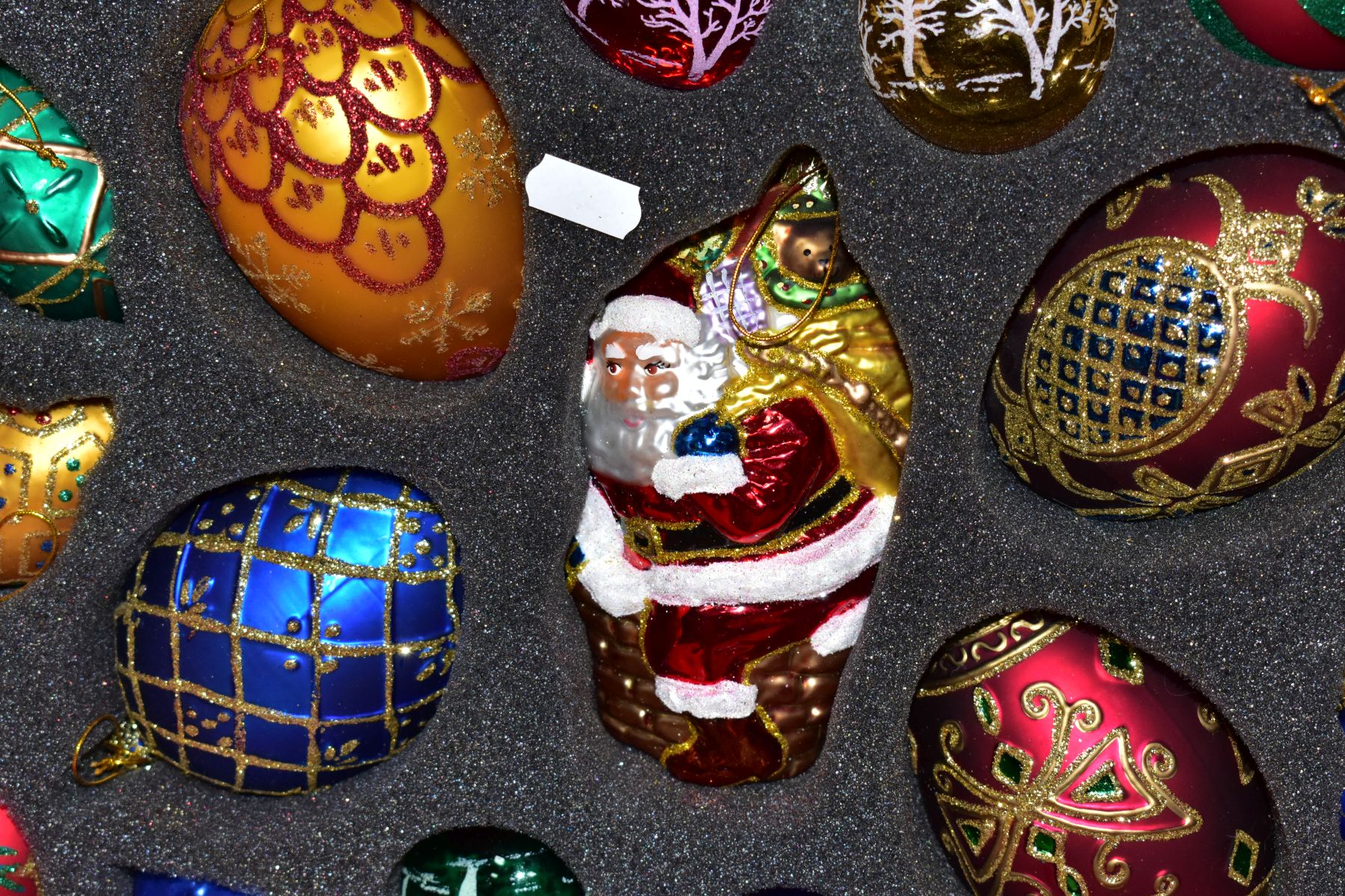 TWO BOXED SETS AND LOOSE THOMAS PACCONI BLOWN GLASS CHRISTMAS ORNAMENTS, comprising two free - Image 9 of 19