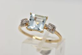 A 9CT GOLD AQUAMARINE RING, centring on a four claw set, square cut aquamarine, to colourless spinel