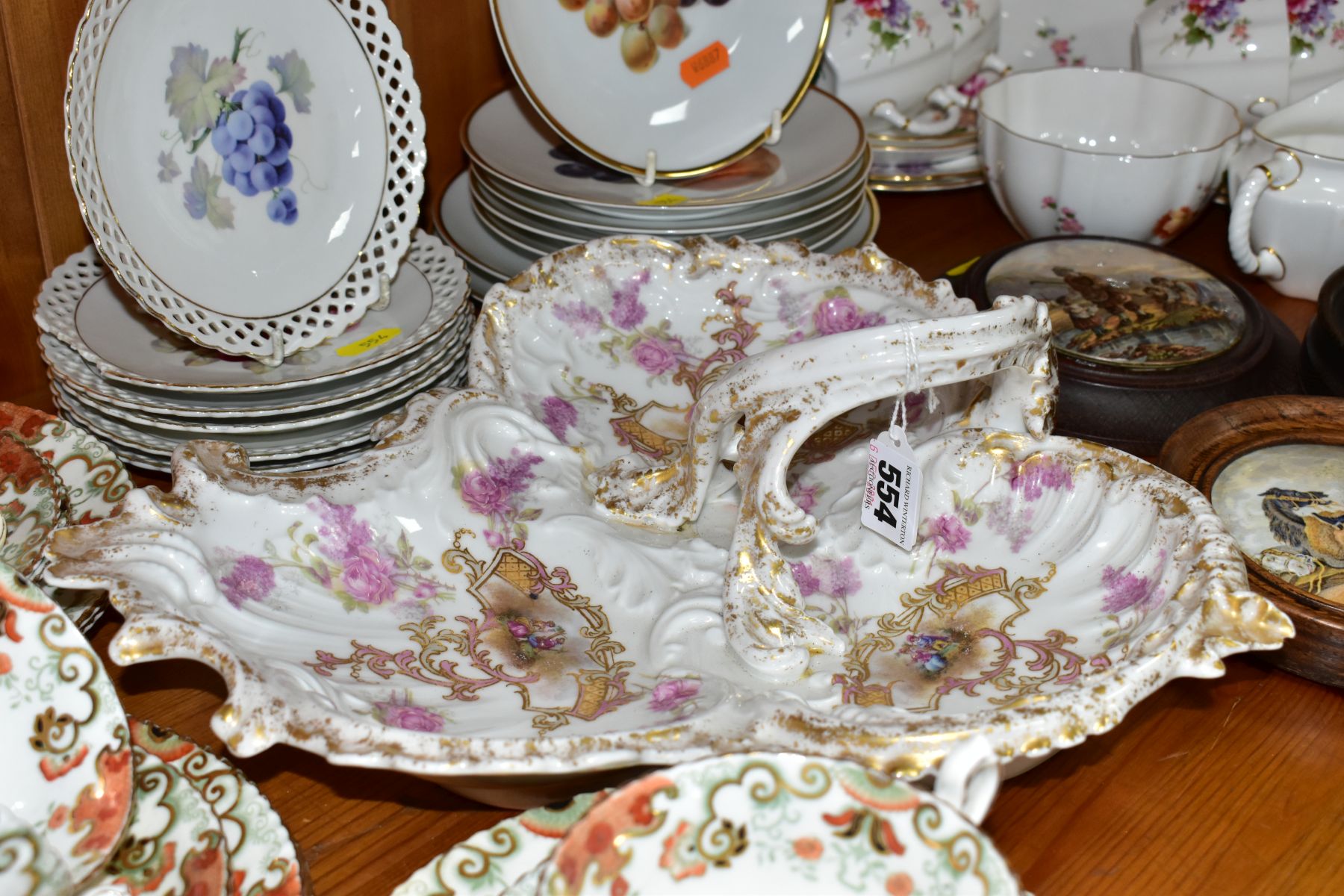 A GROUP OF CERAMIC TEAWARES ETC, comprising a twenty one piece Royal Crown Derby Derby Posies part - Image 13 of 20