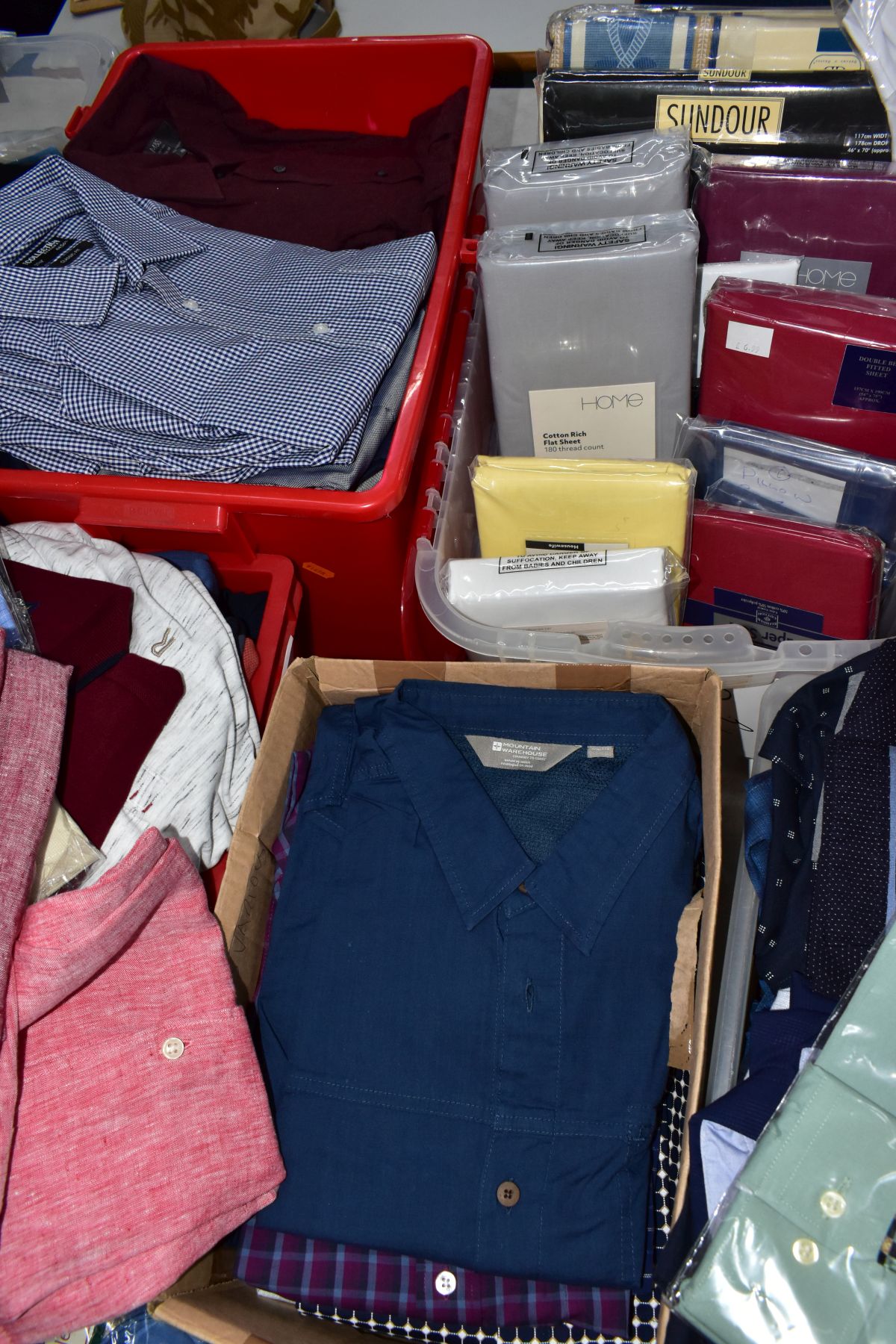NINE BOXES OF MEN'S KNITWEAR, FORMAL SHIRTS AND T-SHIRTS WITH BEDDING ETC, to include five boxes - Image 7 of 7