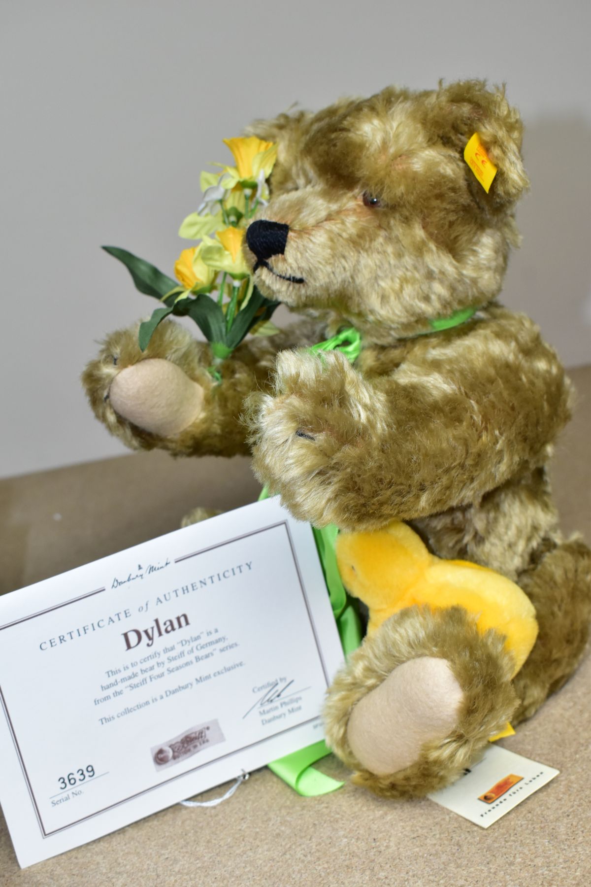 A DANBURY MINT STEIFF DYLAN TEDDY BEAR, a handmade blonde bear from the Steiff Four Seasons Bears - Image 3 of 4