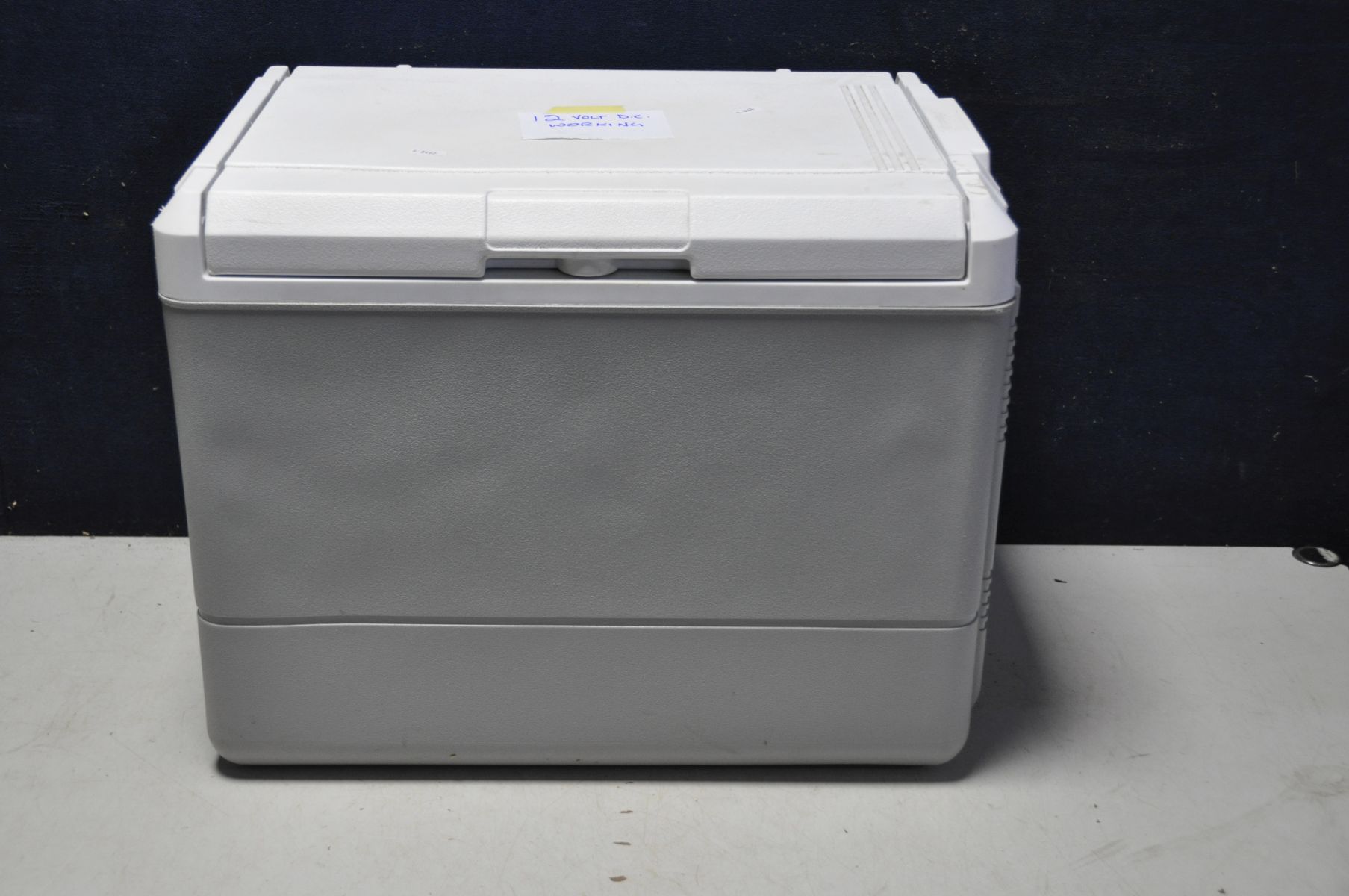 A COLEMAN COOLER model No 5640 portable cooler (untested due to no power mains)