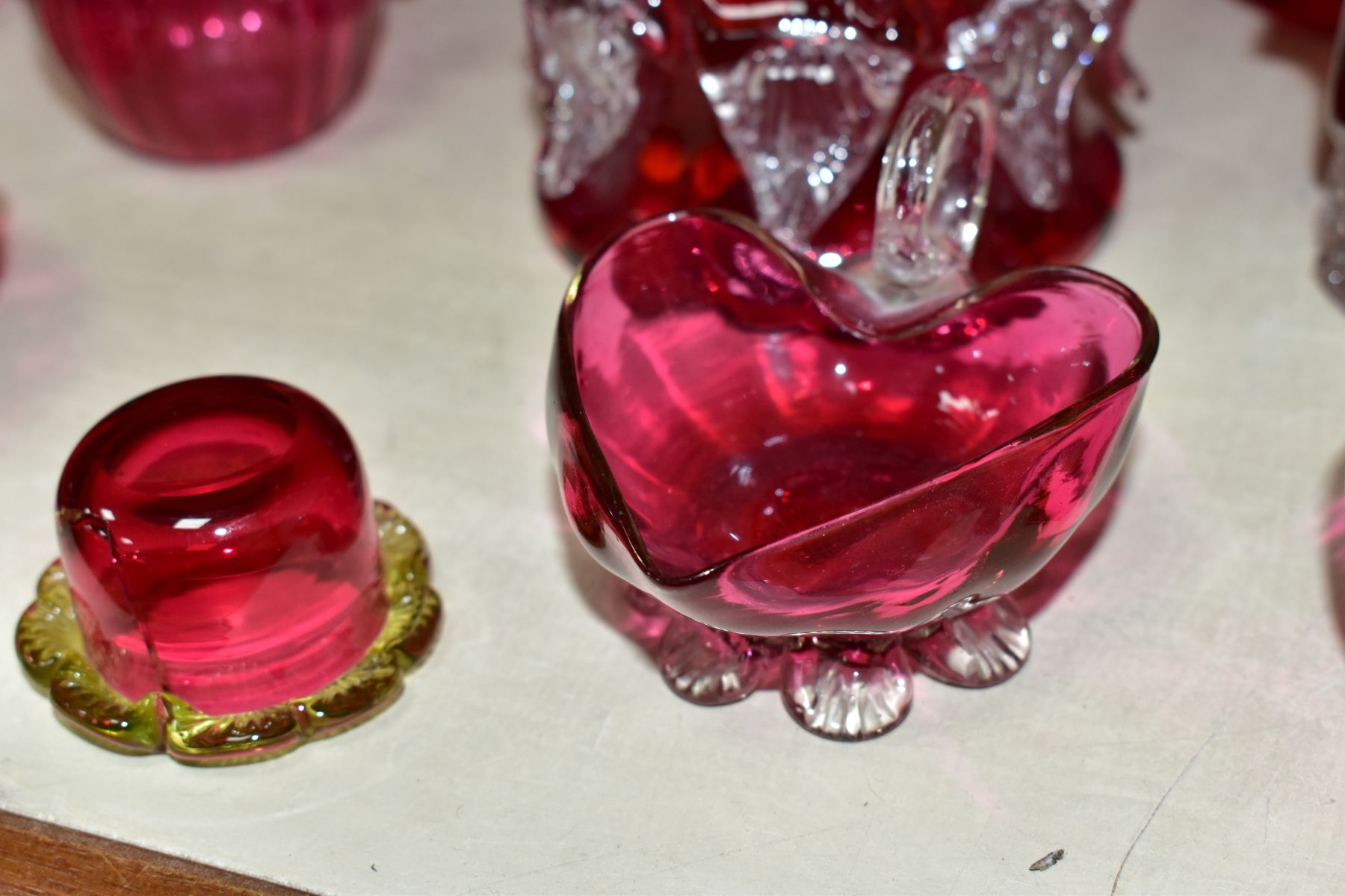 EIGHTEEN PIECES OF CRANBERRY GLASS, to include some late Victorian/Edwardian and later pieces, two - Image 12 of 17