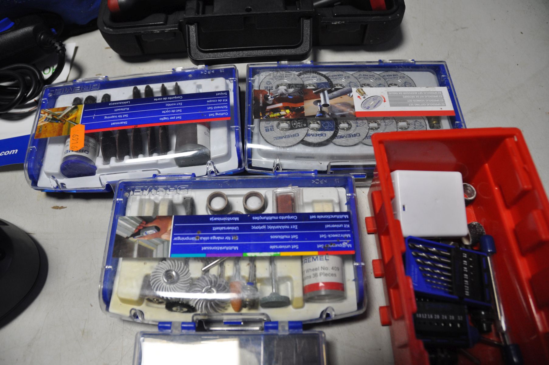 A DREMEL 8200 10.8V LITHIUM ION MULTITOOL SET with charger and battery along with a Dremel 290-95 - Image 2 of 3