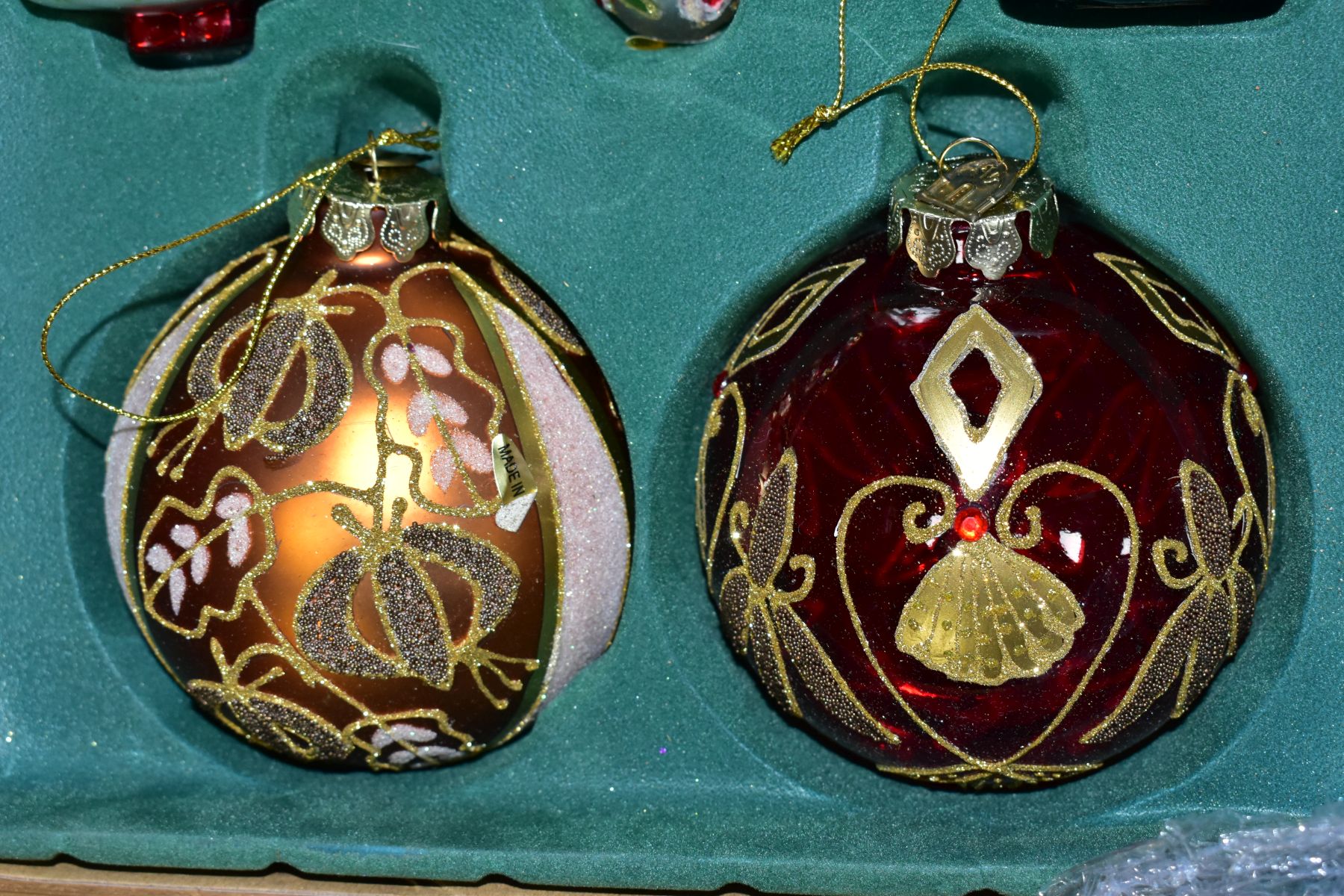 TWO BOXED SETS AND LOOSE THOMAS PACCONI BLOWN GLASS CHRISTMAS ORNAMENTS, comprising two free - Image 5 of 19