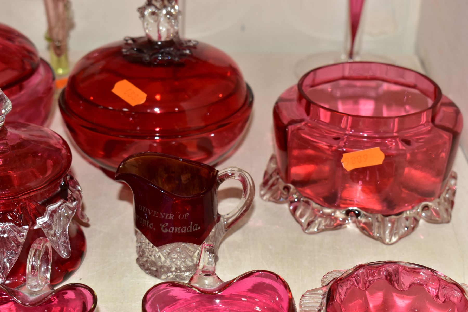 EIGHTEEN PIECES OF CRANBERRY GLASS, to include some late Victorian/Edwardian and later pieces, two - Image 7 of 17